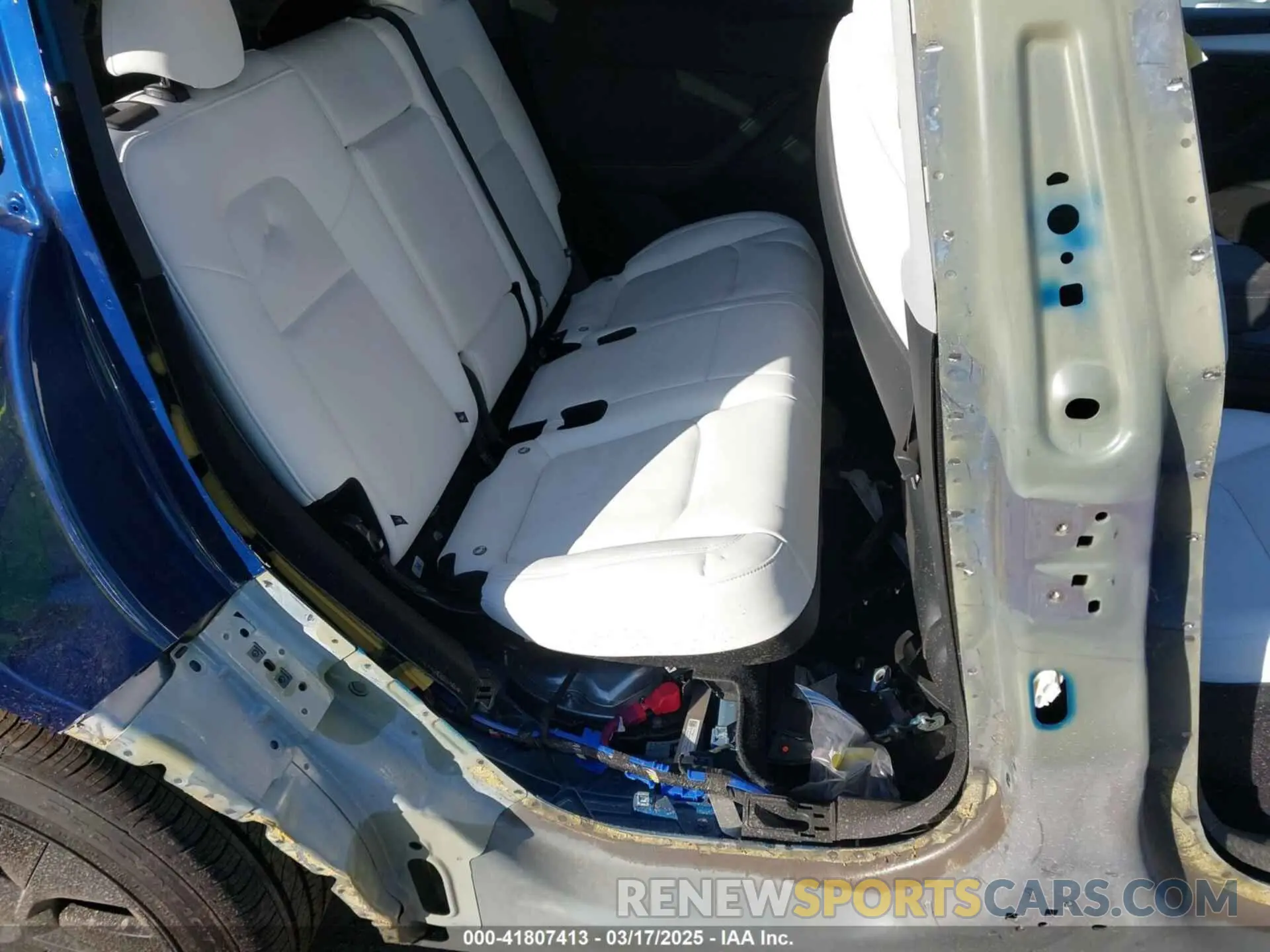 8 fotografías del automóvil dañado 7SAYGDED5SA374626 TESLA MODEL Y 2025