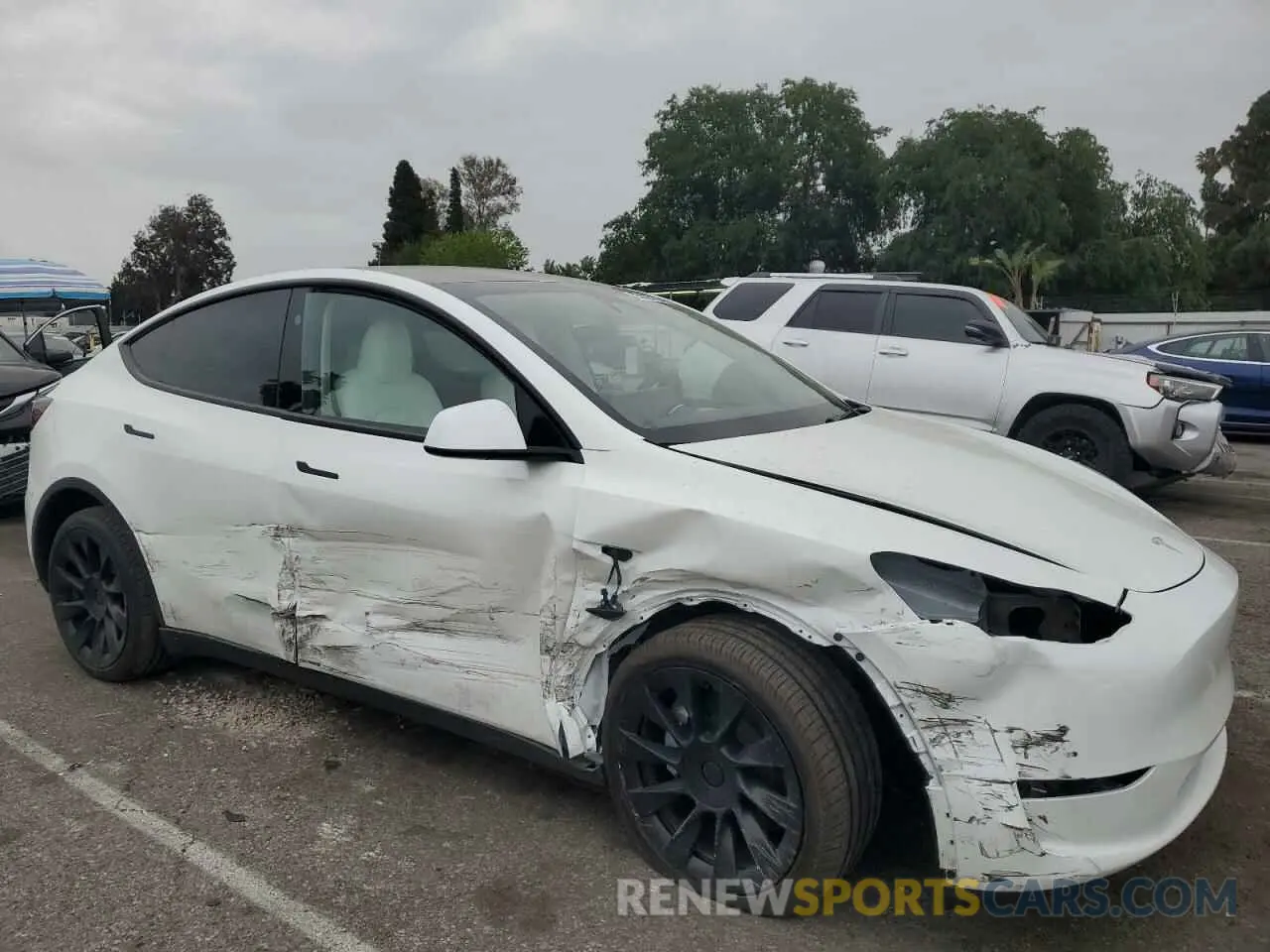4 fotografías del automóvil dañado 7SAYGDED5SF228228 TESLA MODEL Y 2025