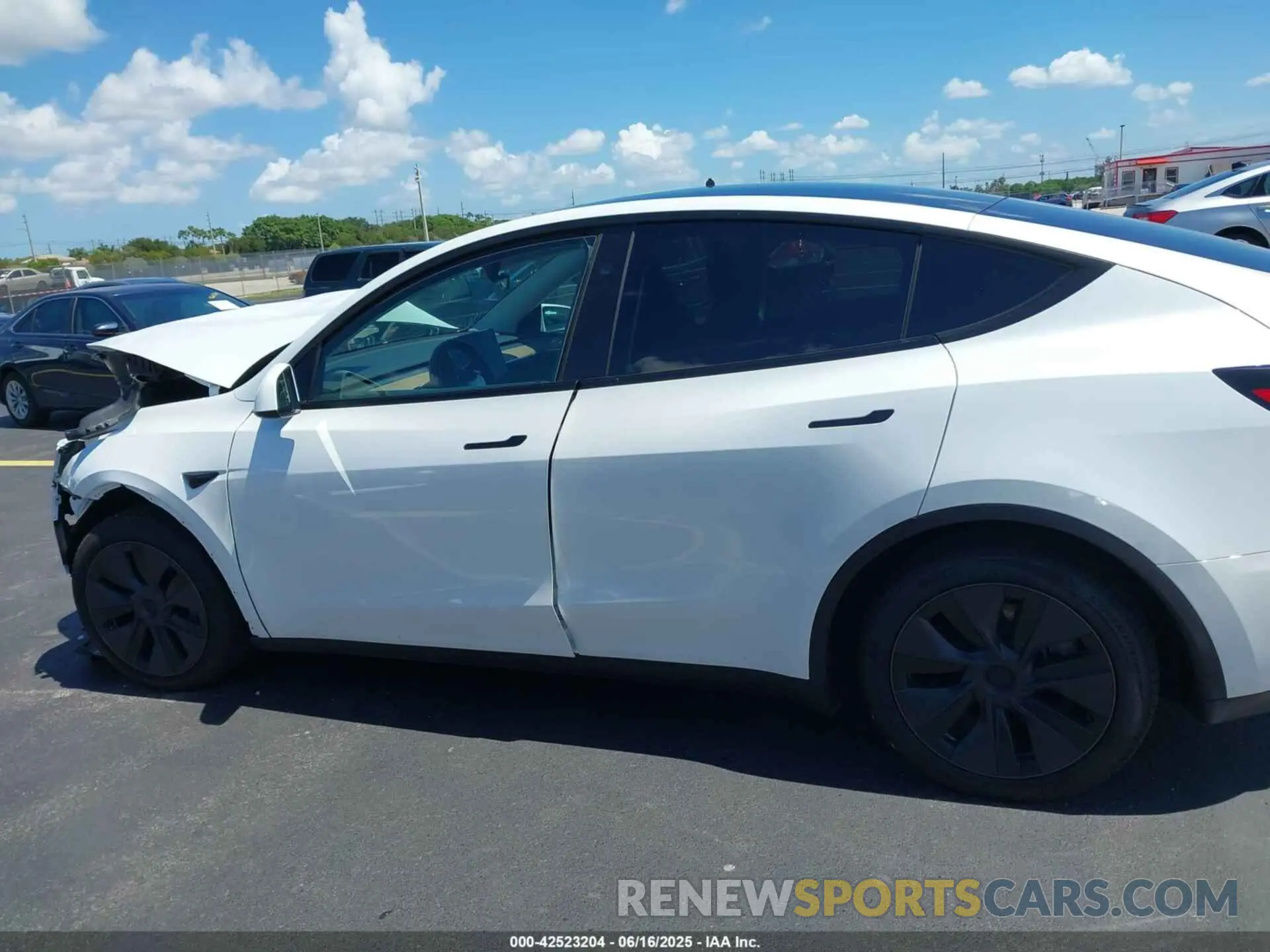 14 fotografías del automóvil dañado 7SAYGDED6SA369726 TESLA MODEL Y 2025