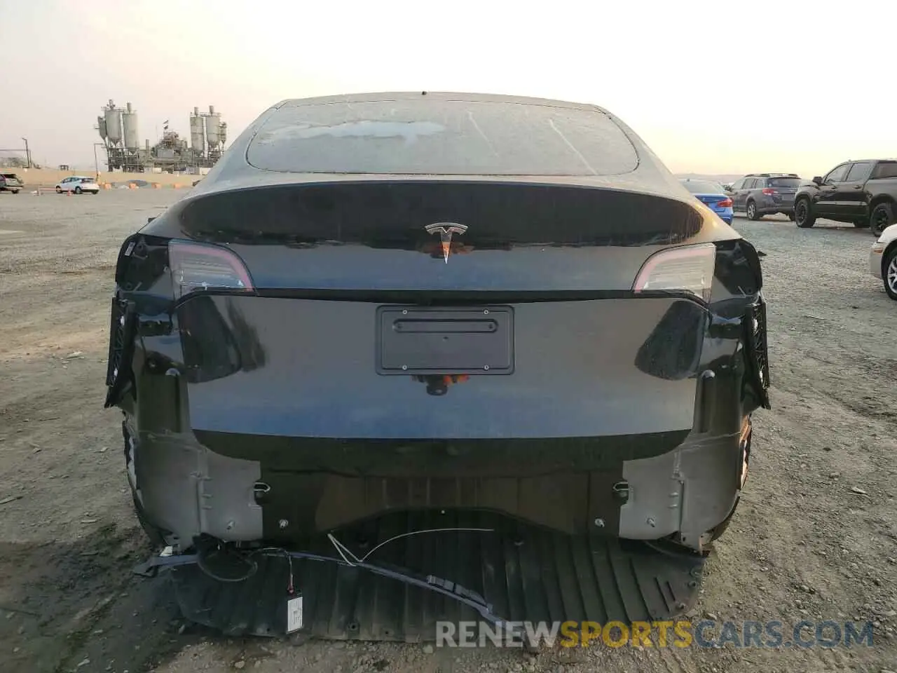 6 fotografías del automóvil dañado 7SAYGDED6SF228593 TESLA MODEL Y 2025