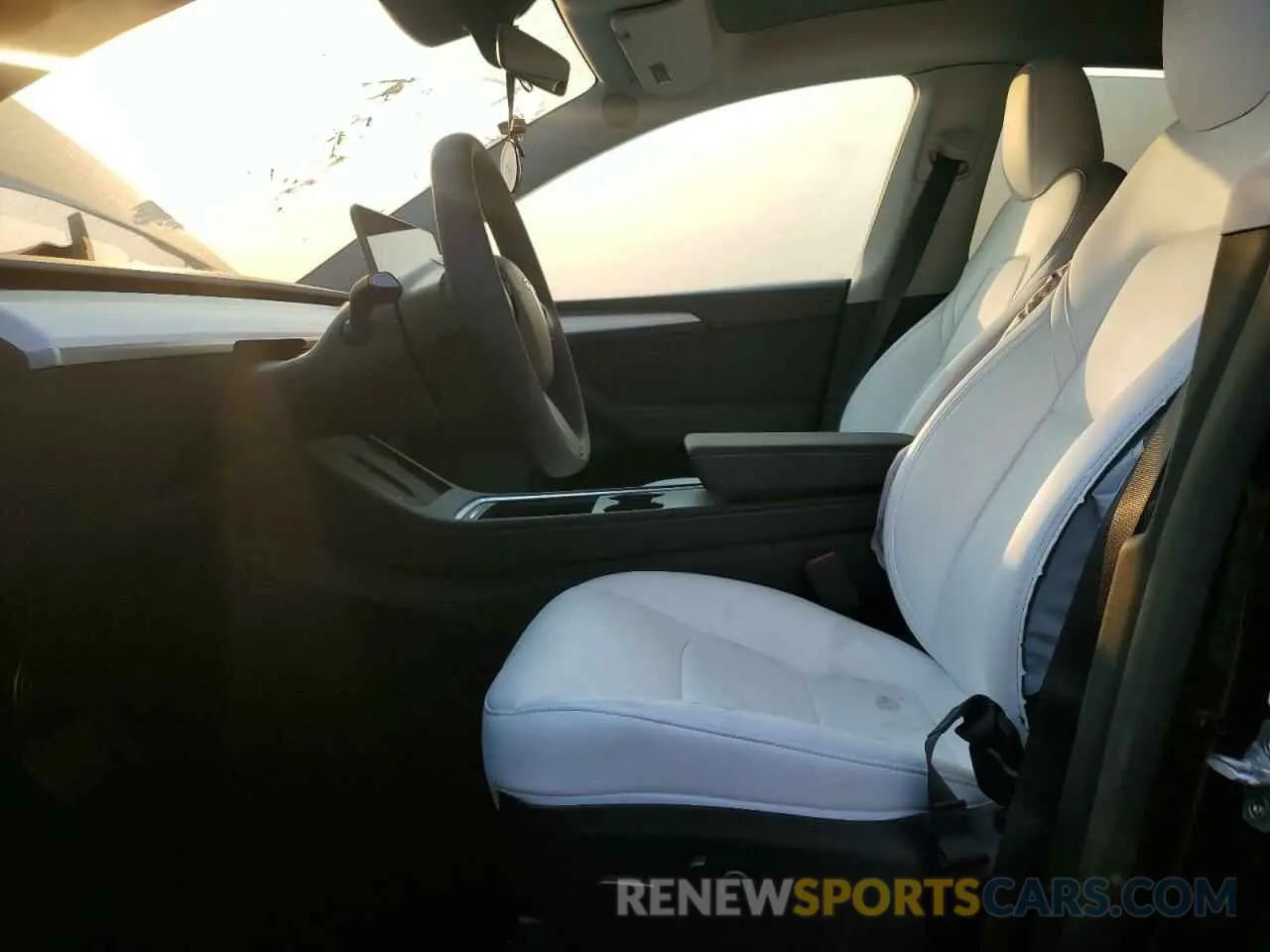 7 fotografías del automóvil dañado 7SAYGDED6SF228593 TESLA MODEL Y 2025