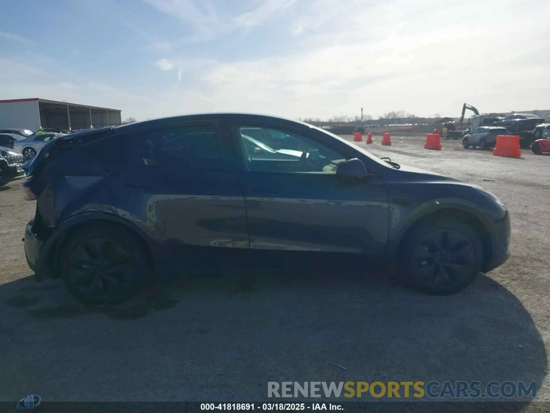 12 fotografías del automóvil dañado 7SAYGDED7SA354104 TESLA MODEL Y 2025