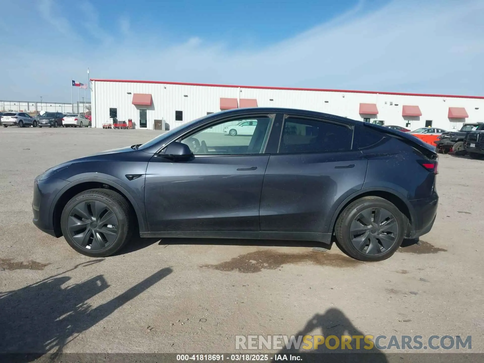 13 fotografías del automóvil dañado 7SAYGDED7SA354104 TESLA MODEL Y 2025