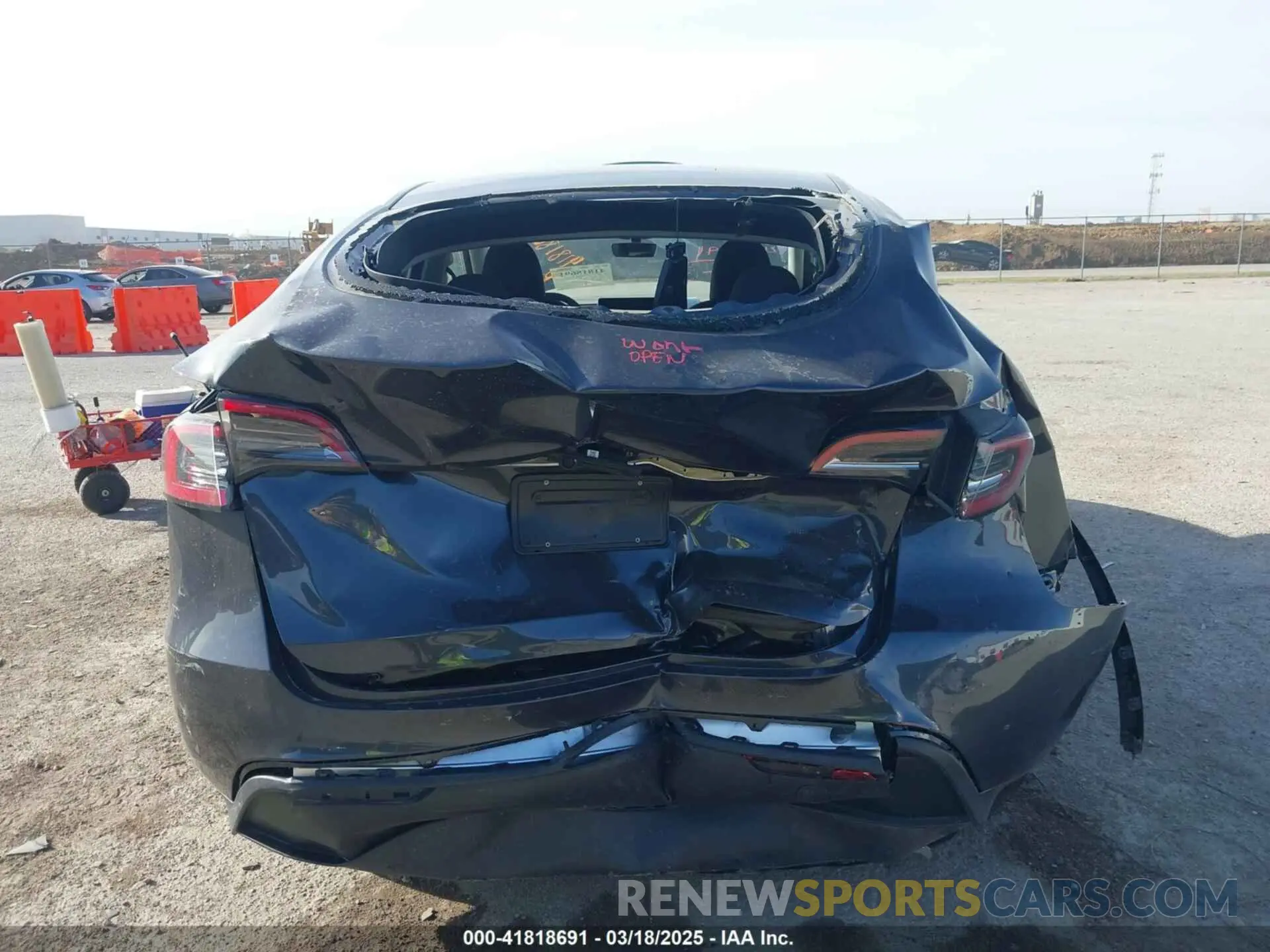 15 fotografías del automóvil dañado 7SAYGDED7SA354104 TESLA MODEL Y 2025