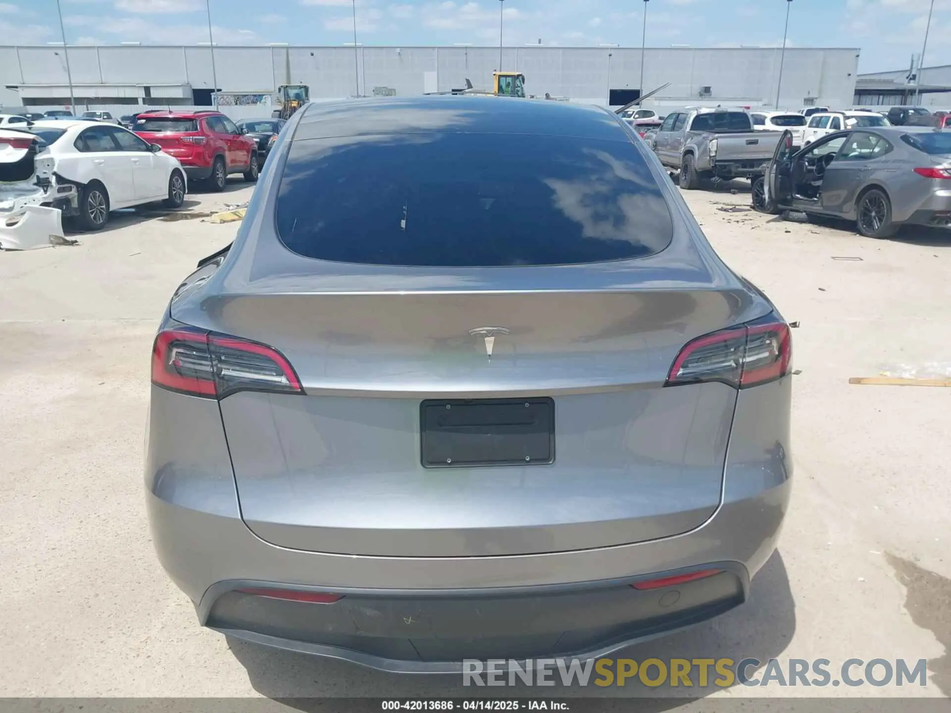 17 fotografías del automóvil dañado 7SAYGDED7SA357679 TESLA MODEL Y 2025