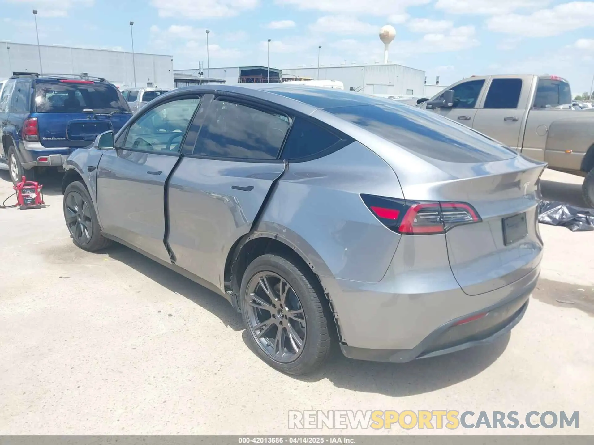 3 fotografías del automóvil dañado 7SAYGDED7SA357679 TESLA MODEL Y 2025