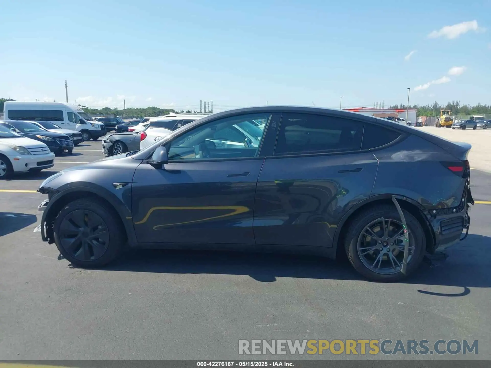 14 fotografías del automóvil dañado 7SAYGDED8SA371543 TESLA MODEL Y 2025