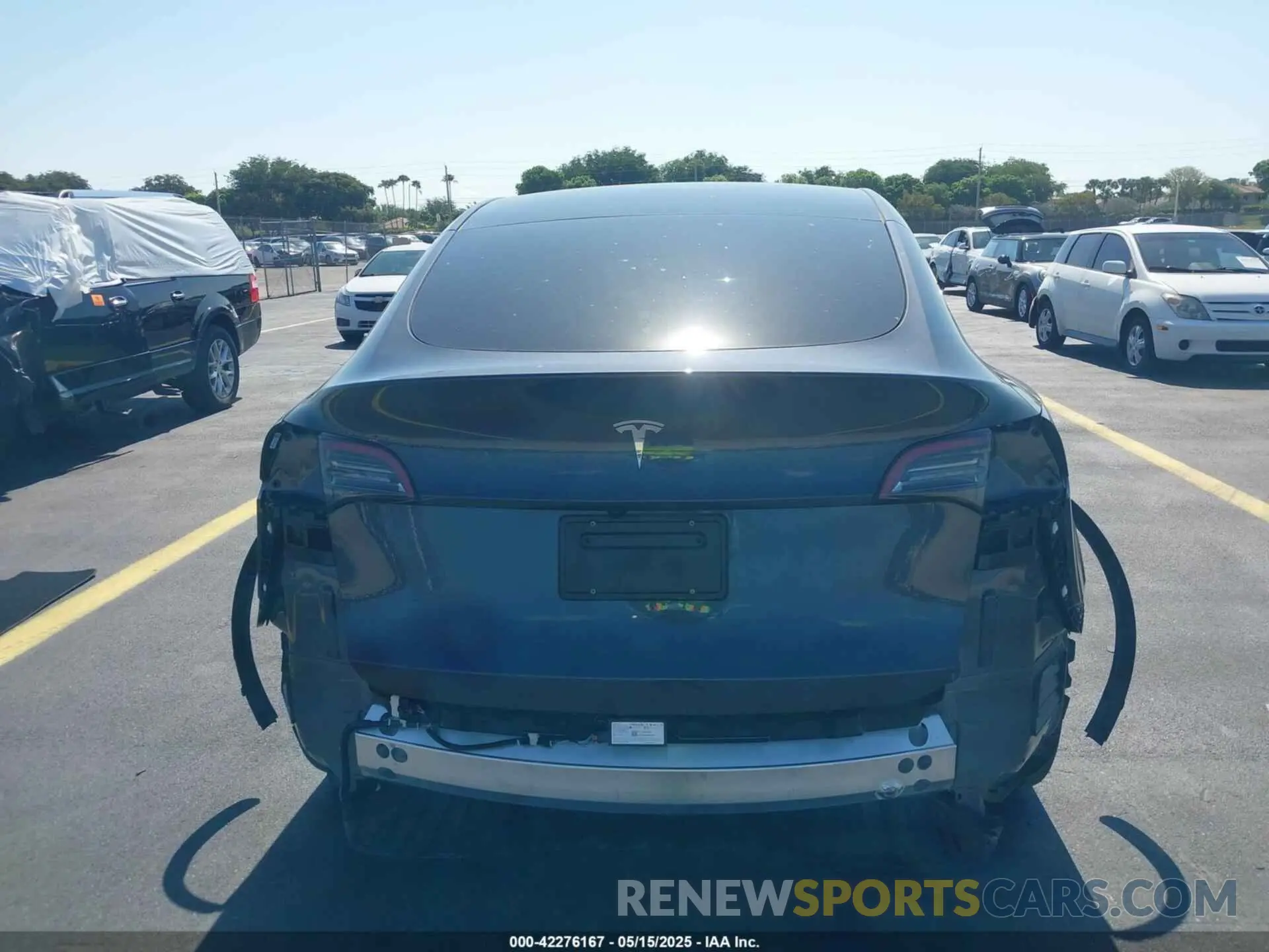 16 fotografías del automóvil dañado 7SAYGDED8SA371543 TESLA MODEL Y 2025