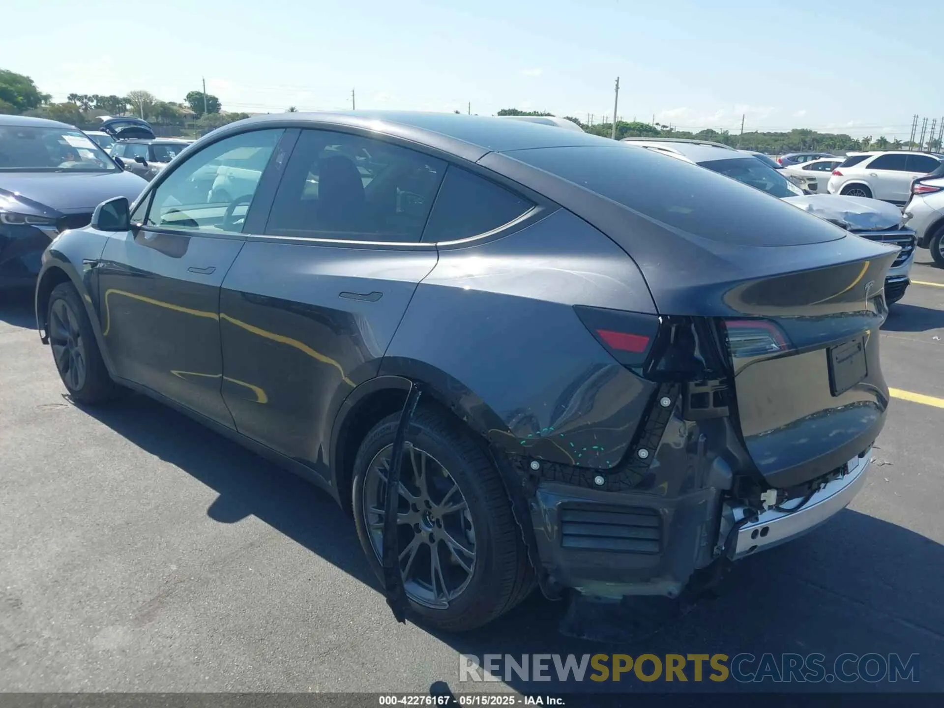 3 fotografías del automóvil dañado 7SAYGDED8SA371543 TESLA MODEL Y 2025