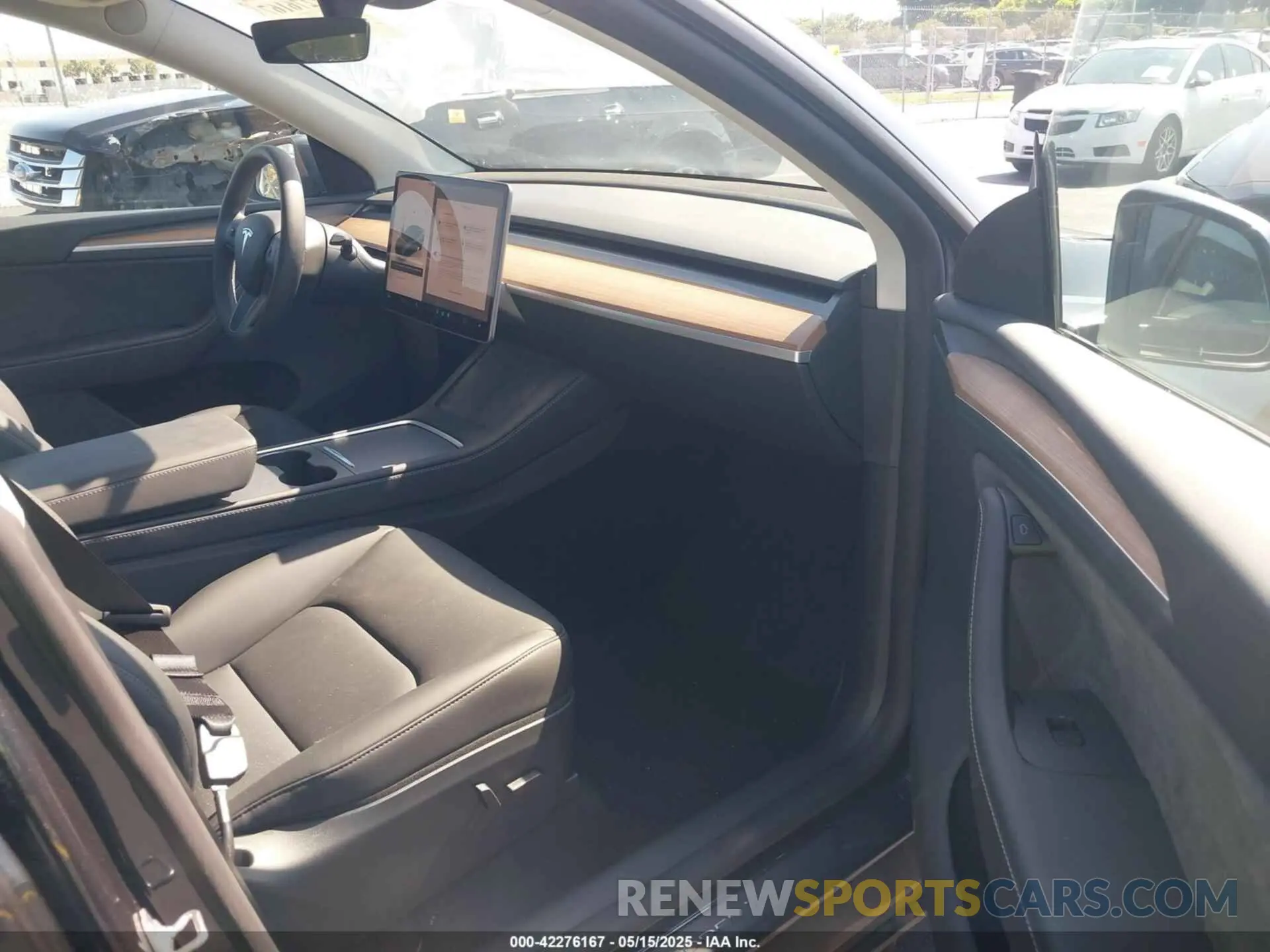 5 fotografías del automóvil dañado 7SAYGDED8SA371543 TESLA MODEL Y 2025