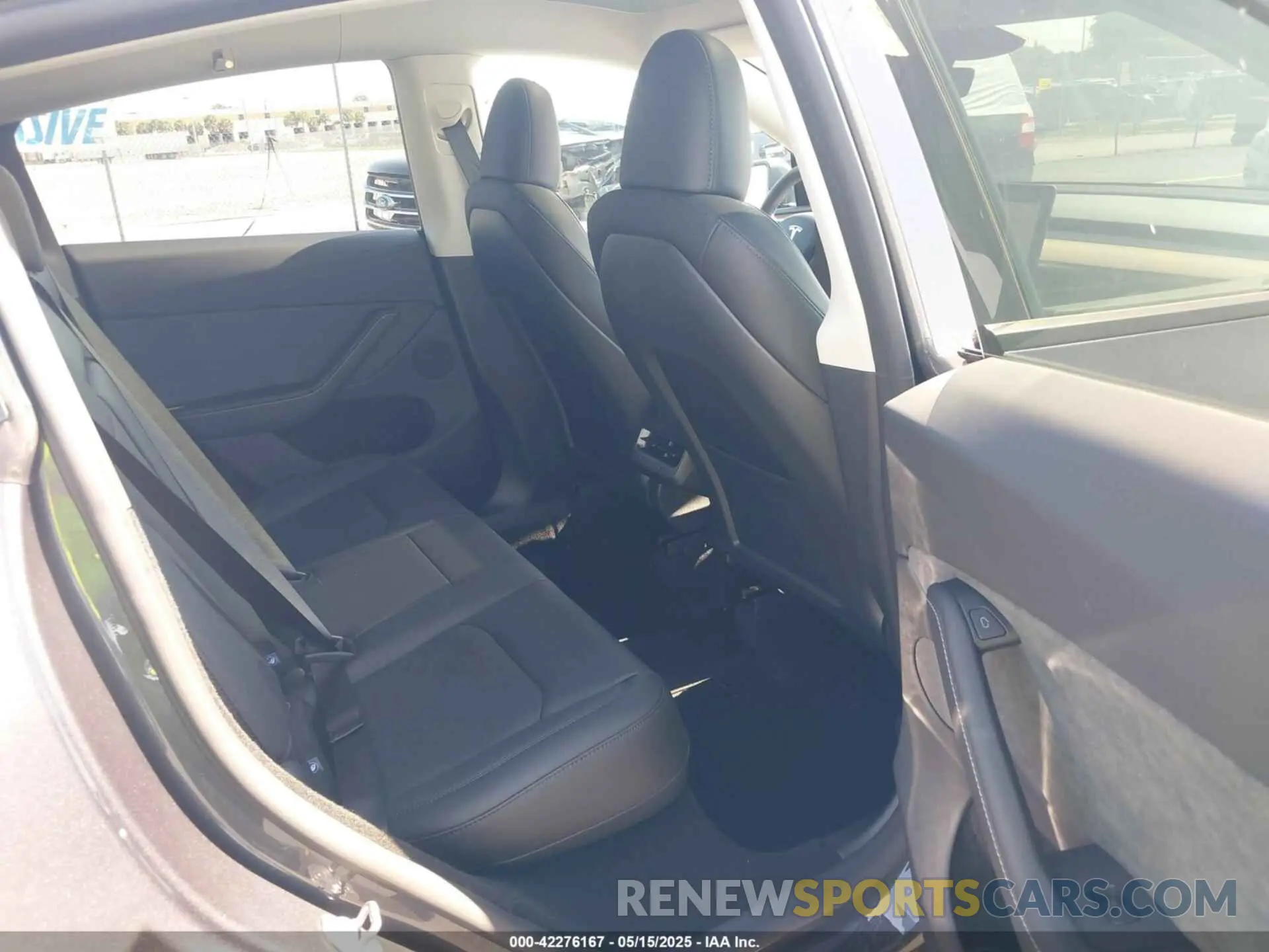 8 fotografías del automóvil dañado 7SAYGDED8SA371543 TESLA MODEL Y 2025