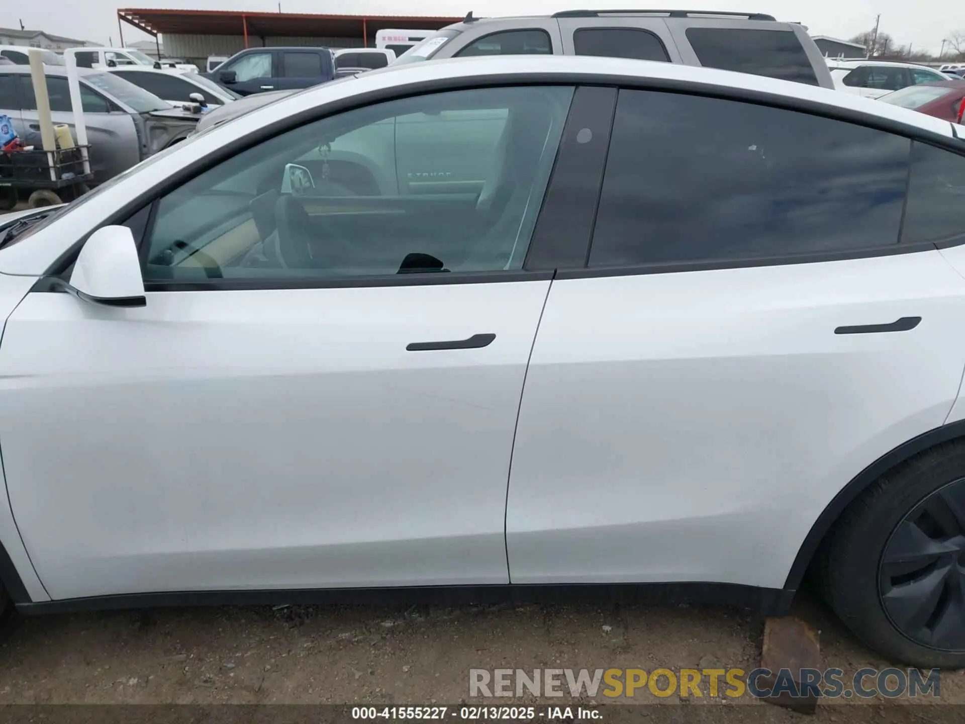 13 fotografías del automóvil dañado 7SAYGDED9SA357876 TESLA MODEL Y 2025