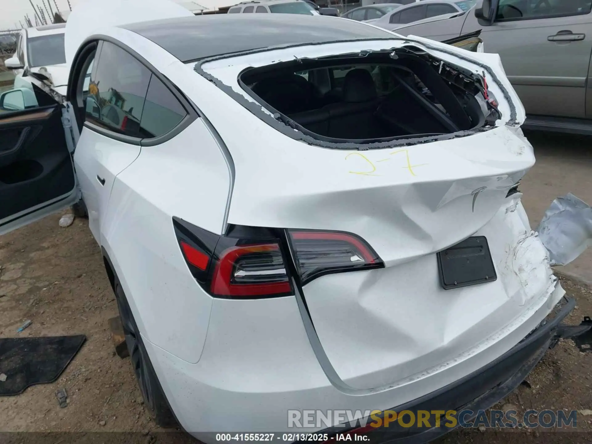 6 fotografías del automóvil dañado 7SAYGDED9SA357876 TESLA MODEL Y 2025