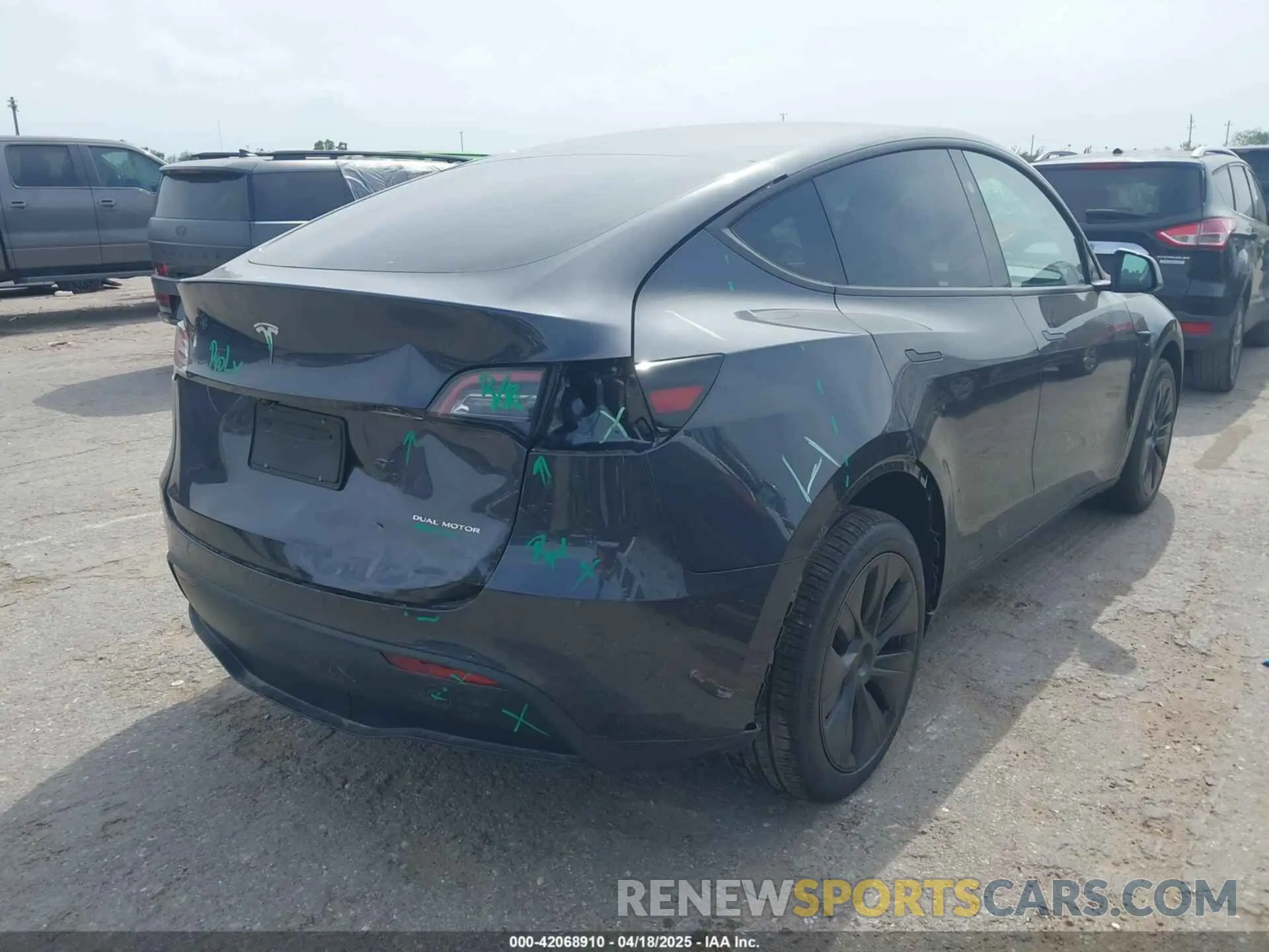 4 fotografías del automóvil dañado 7SAYGDEE1SA360909 TESLA MODEL Y 2025