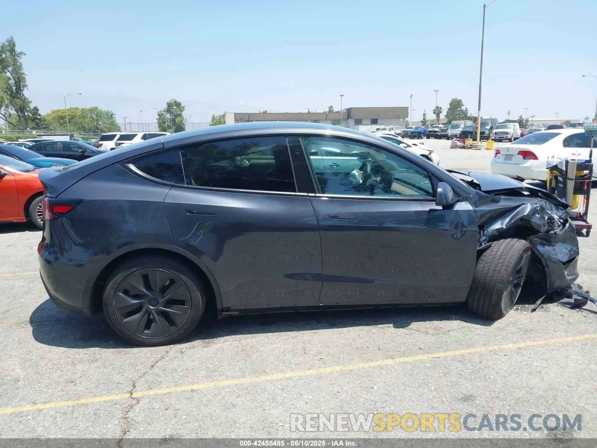 12 fotografías del automóvil dañado 7SAYGDEE1SF283932 TESLA MODEL Y 2025