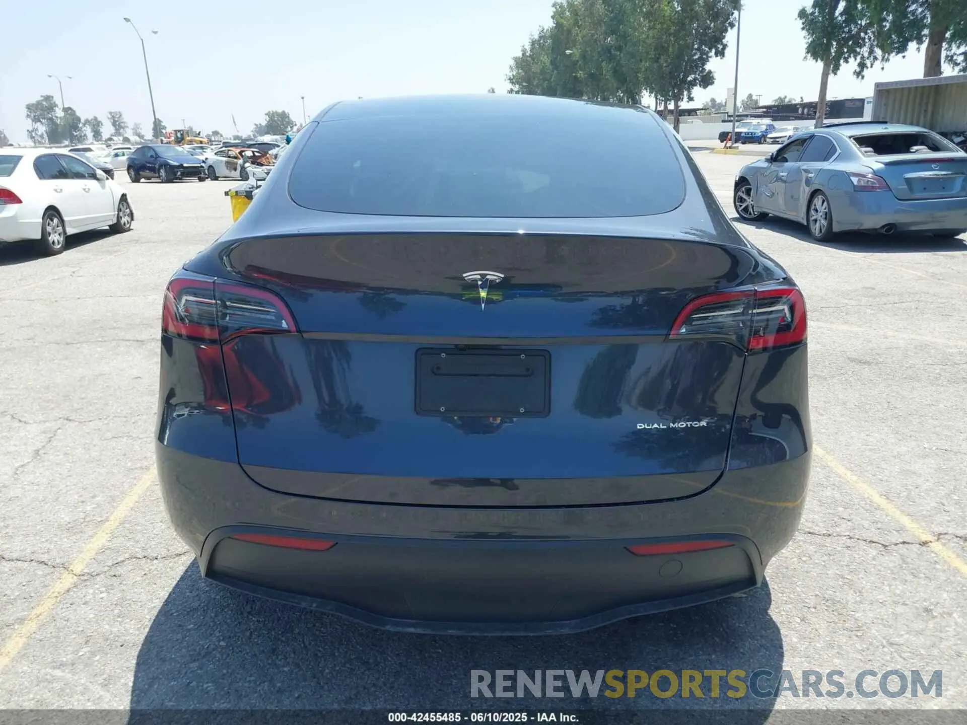 15 fotografías del automóvil dañado 7SAYGDEE1SF283932 TESLA MODEL Y 2025