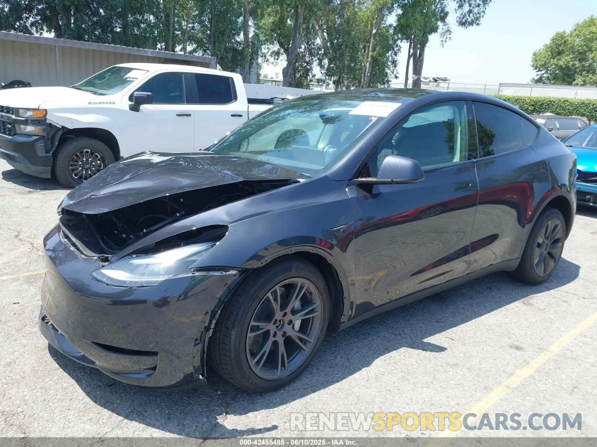 2 fotografías del automóvil dañado 7SAYGDEE1SF283932 TESLA MODEL Y 2025