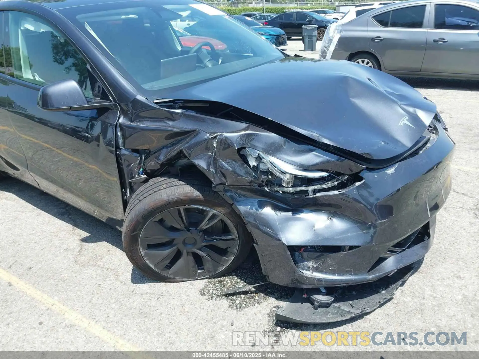 6 fotografías del automóvil dañado 7SAYGDEE1SF283932 TESLA MODEL Y 2025