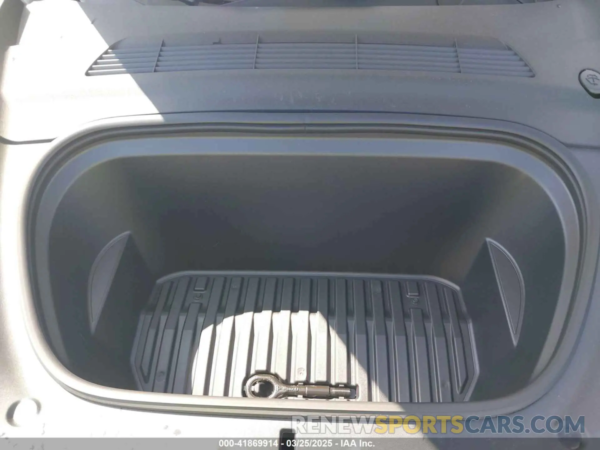 10 fotografías del automóvil dañado 7SAYGDEE2SA354505 TESLA MODEL Y 2025