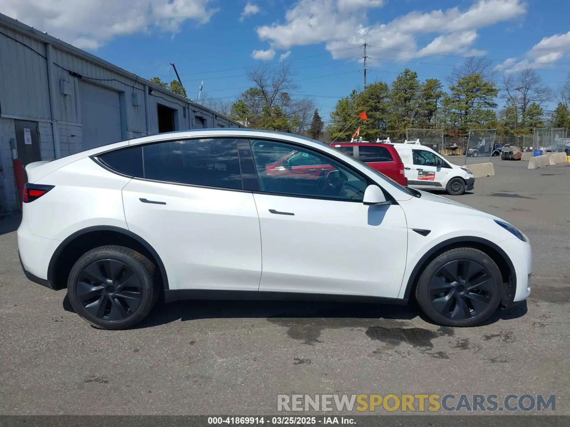 14 fotografías del automóvil dañado 7SAYGDEE2SA354505 TESLA MODEL Y 2025