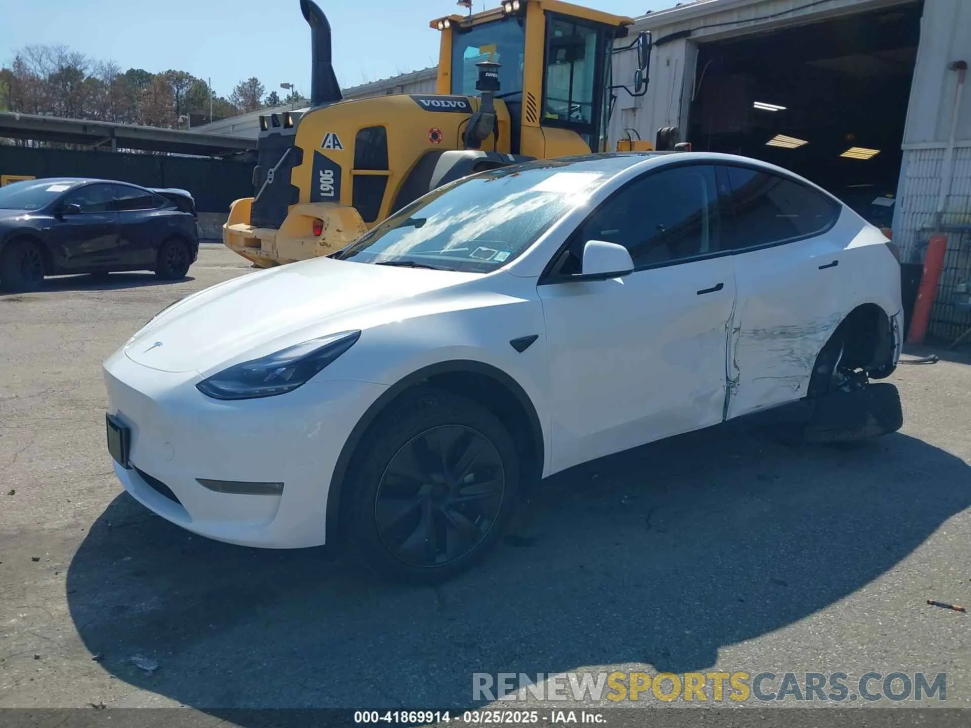 2 fotografías del automóvil dañado 7SAYGDEE2SA354505 TESLA MODEL Y 2025