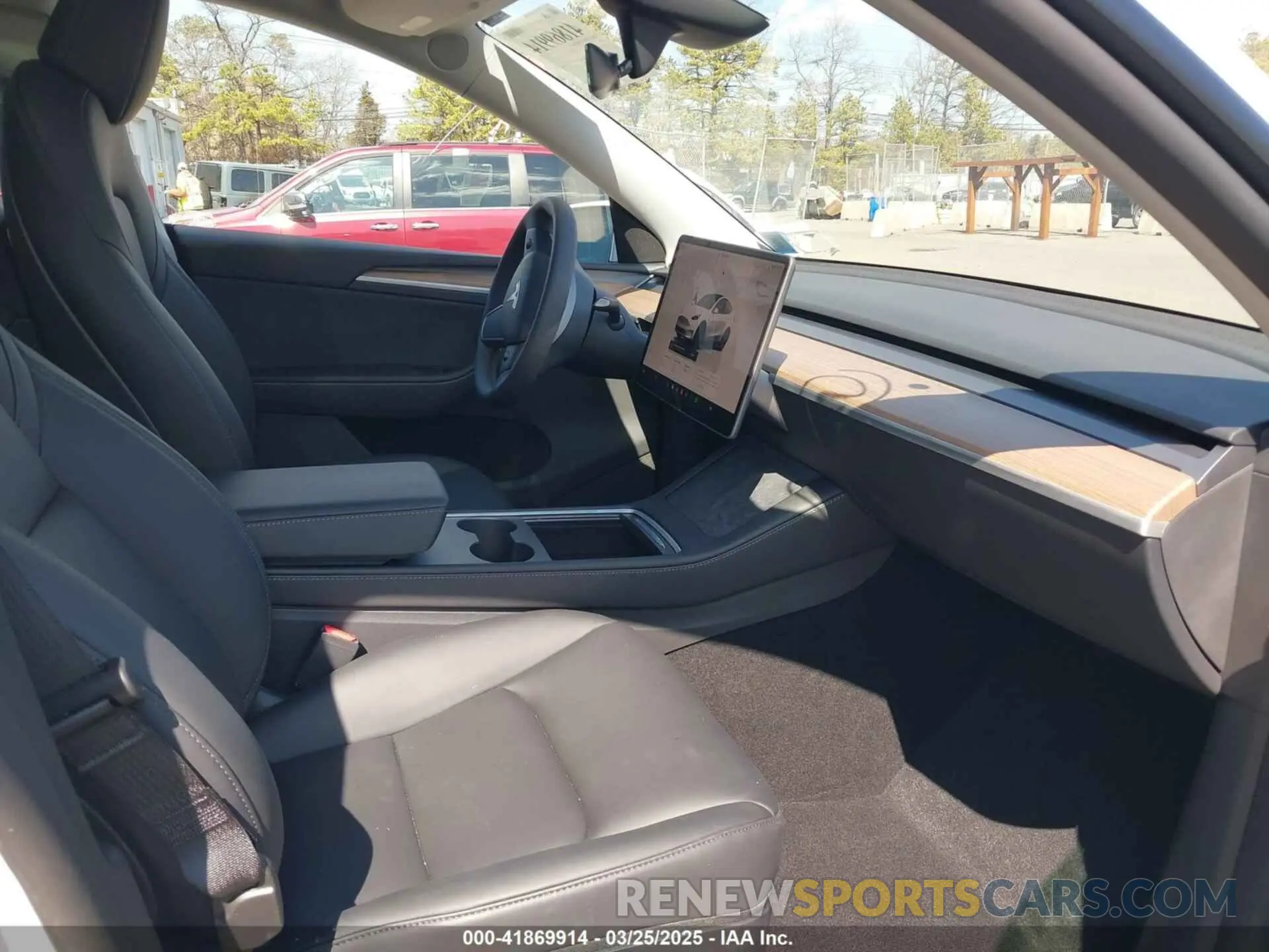5 fotografías del automóvil dañado 7SAYGDEE2SA354505 TESLA MODEL Y 2025