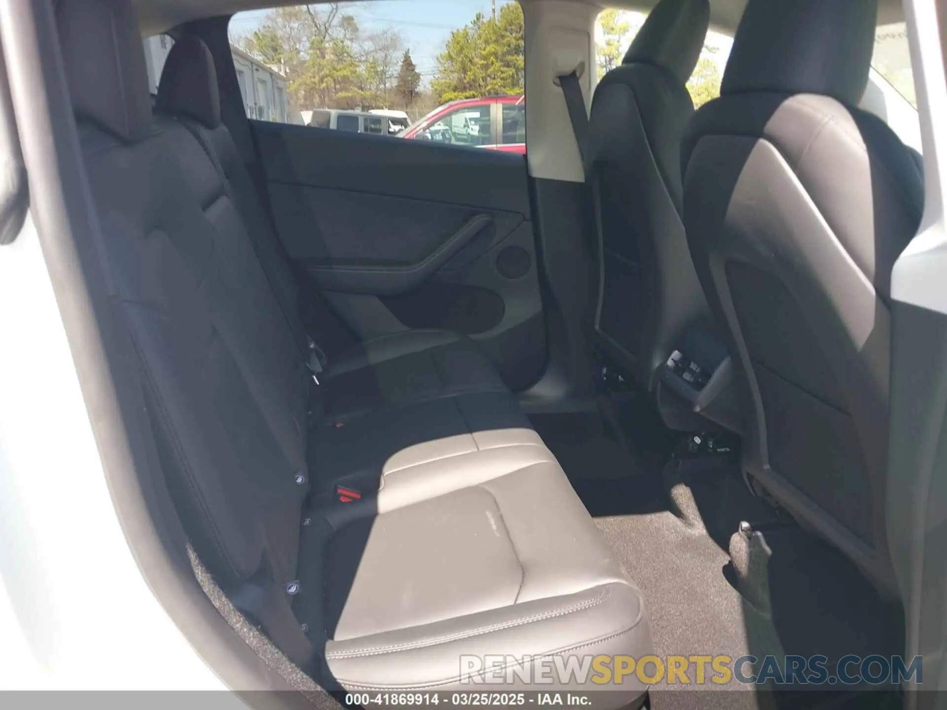 8 fotografías del automóvil dañado 7SAYGDEE2SA354505 TESLA MODEL Y 2025