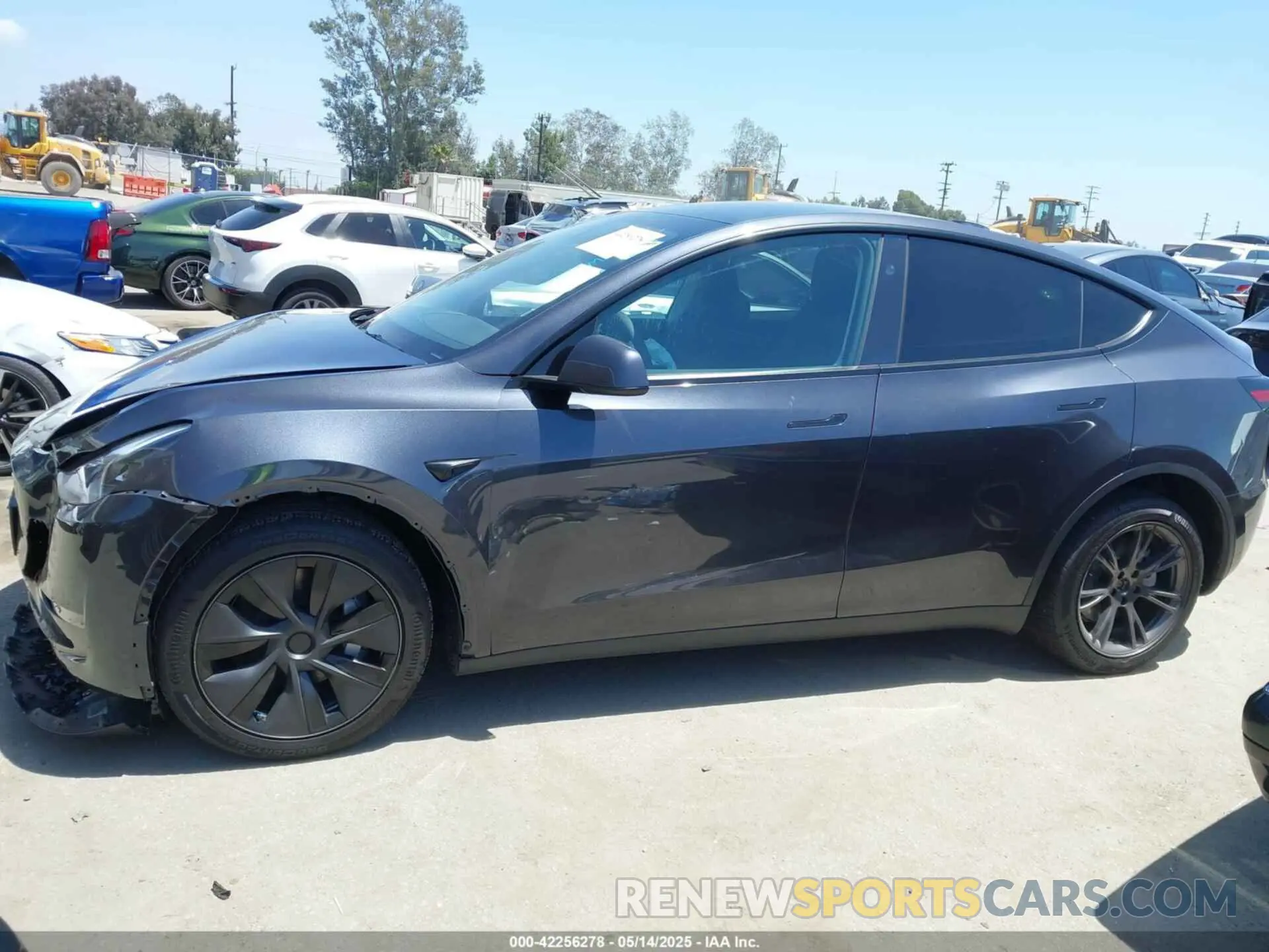 14 fotografías del automóvil dañado 7SAYGDEE2SF300933 TESLA MODEL Y 2025
