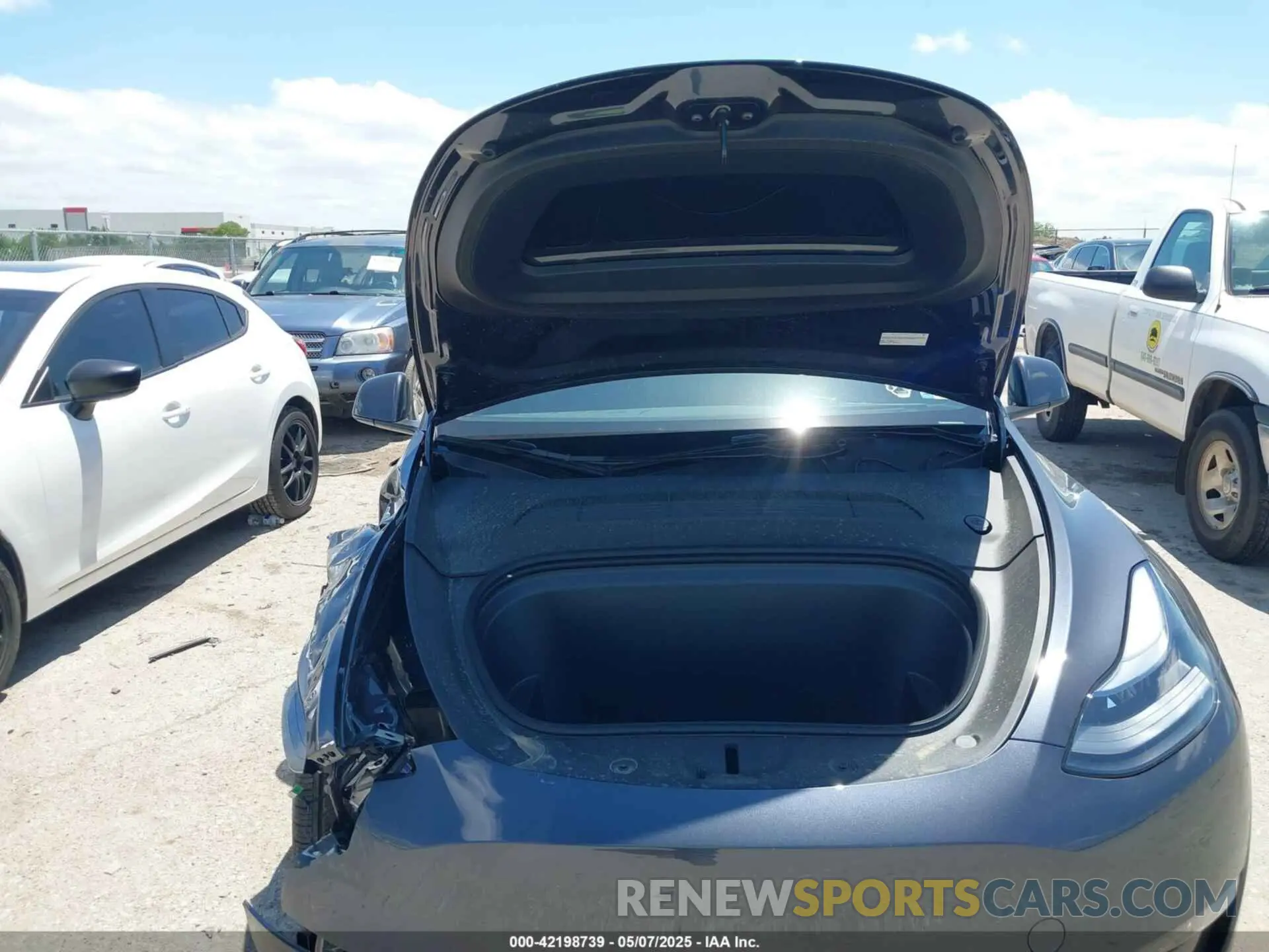 10 fotografías del automóvil dañado 7SAYGDEE3SA364458 TESLA MODEL Y 2025