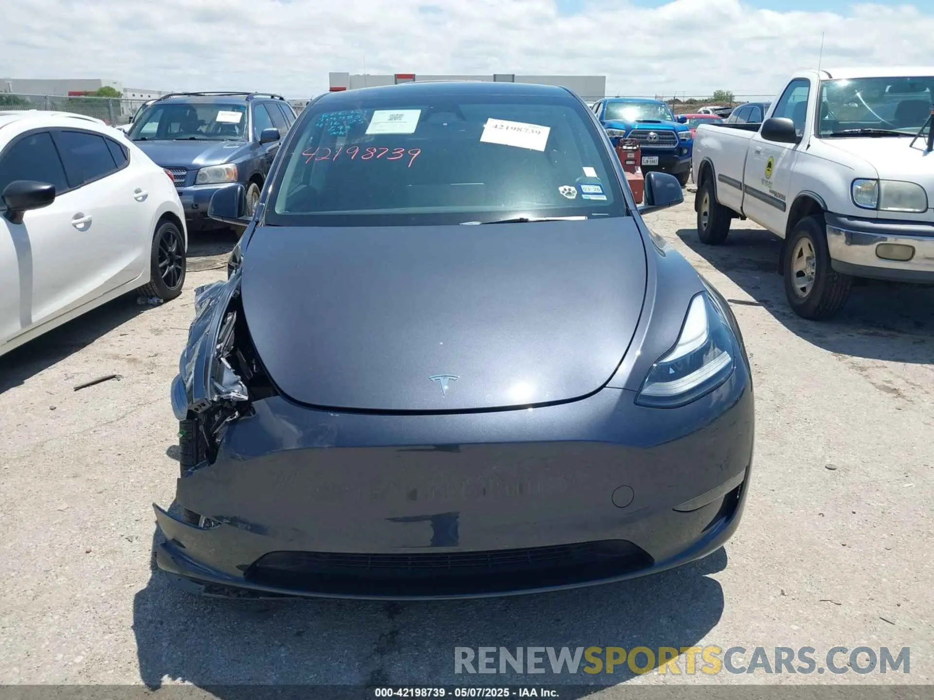 11 fotografías del automóvil dañado 7SAYGDEE3SA364458 TESLA MODEL Y 2025
