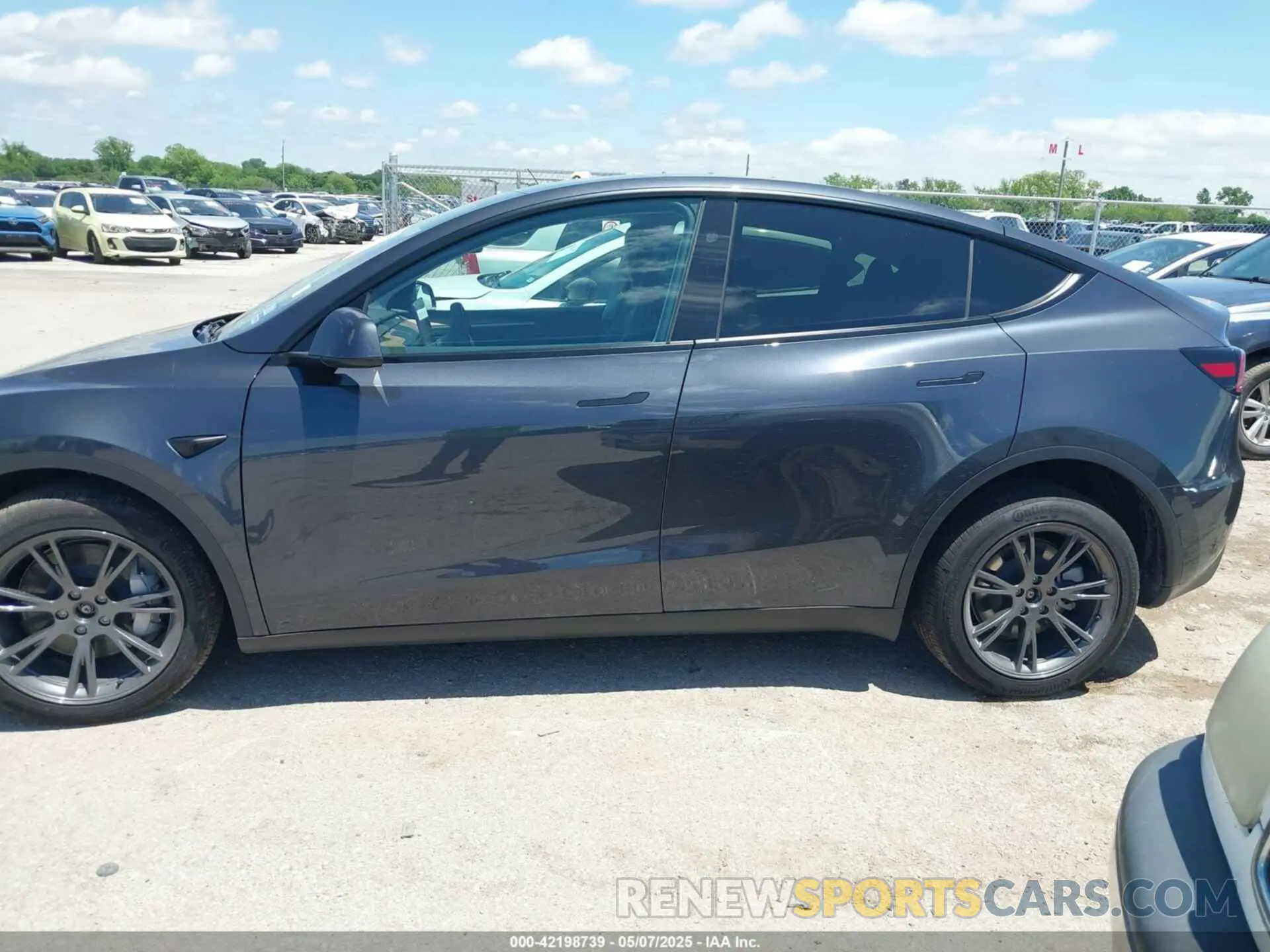 13 fotografías del automóvil dañado 7SAYGDEE3SA364458 TESLA MODEL Y 2025