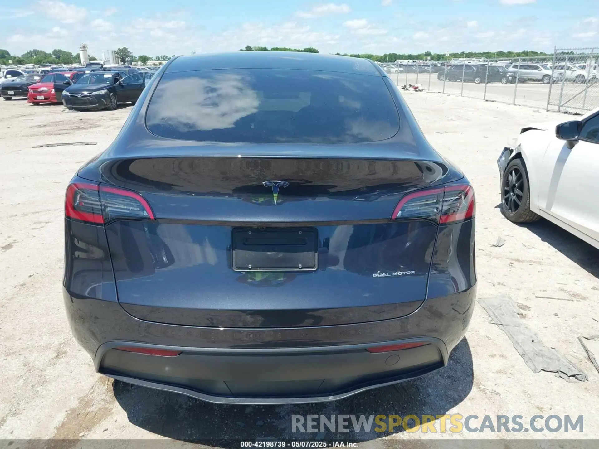 15 fotografías del automóvil dañado 7SAYGDEE3SA364458 TESLA MODEL Y 2025