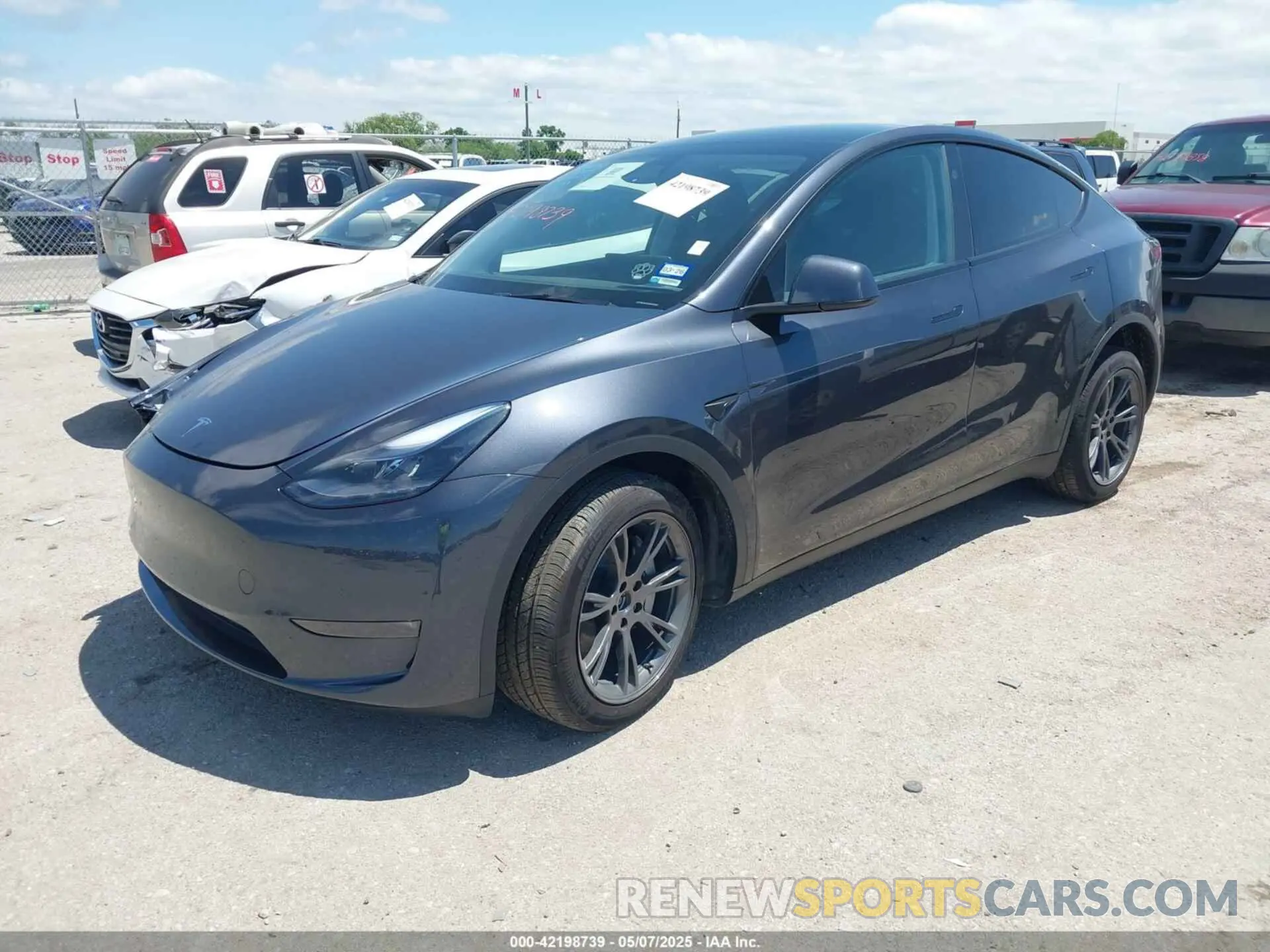 2 fotografías del automóvil dañado 7SAYGDEE3SA364458 TESLA MODEL Y 2025