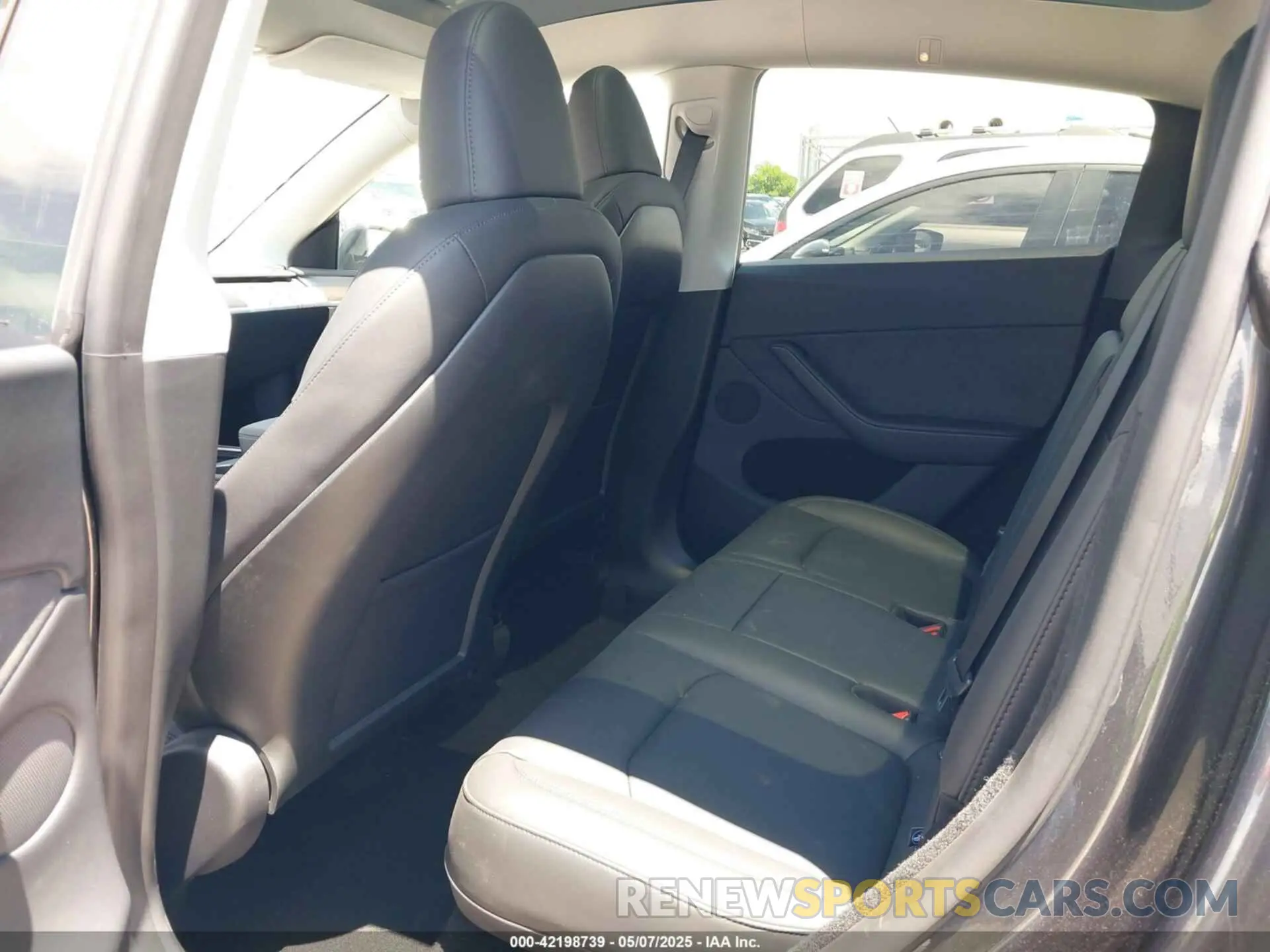 8 fotografías del automóvil dañado 7SAYGDEE3SA364458 TESLA MODEL Y 2025