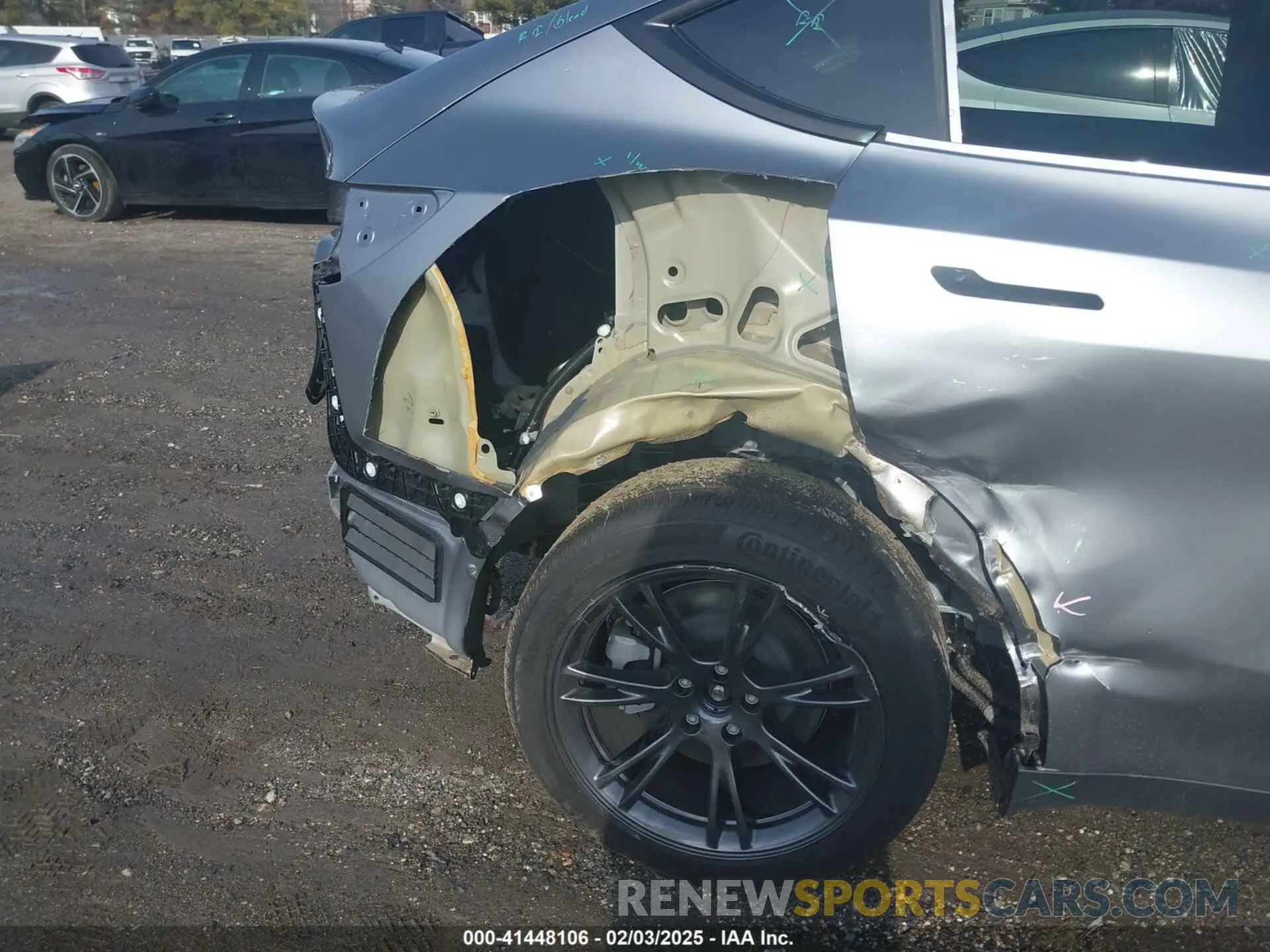 6 fotografías del automóvil dañado 7SAYGDEE3SF218015 TESLA MODEL Y 2025