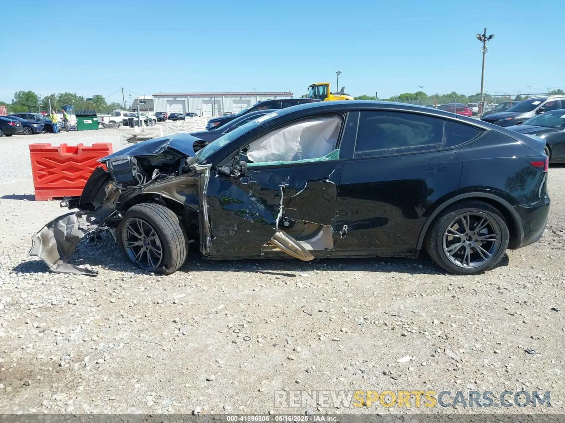13 fotografías del automóvil dañado 7SAYGDEE3SF229693 TESLA MODEL Y 2025