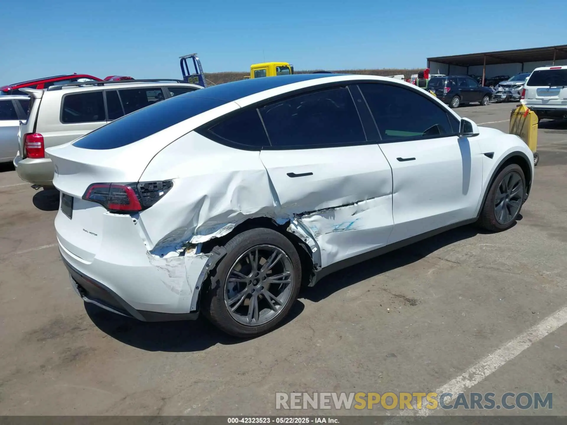 4 fotografías del automóvil dañado 7SAYGDEE4SF302702 TESLA MODEL Y 2025