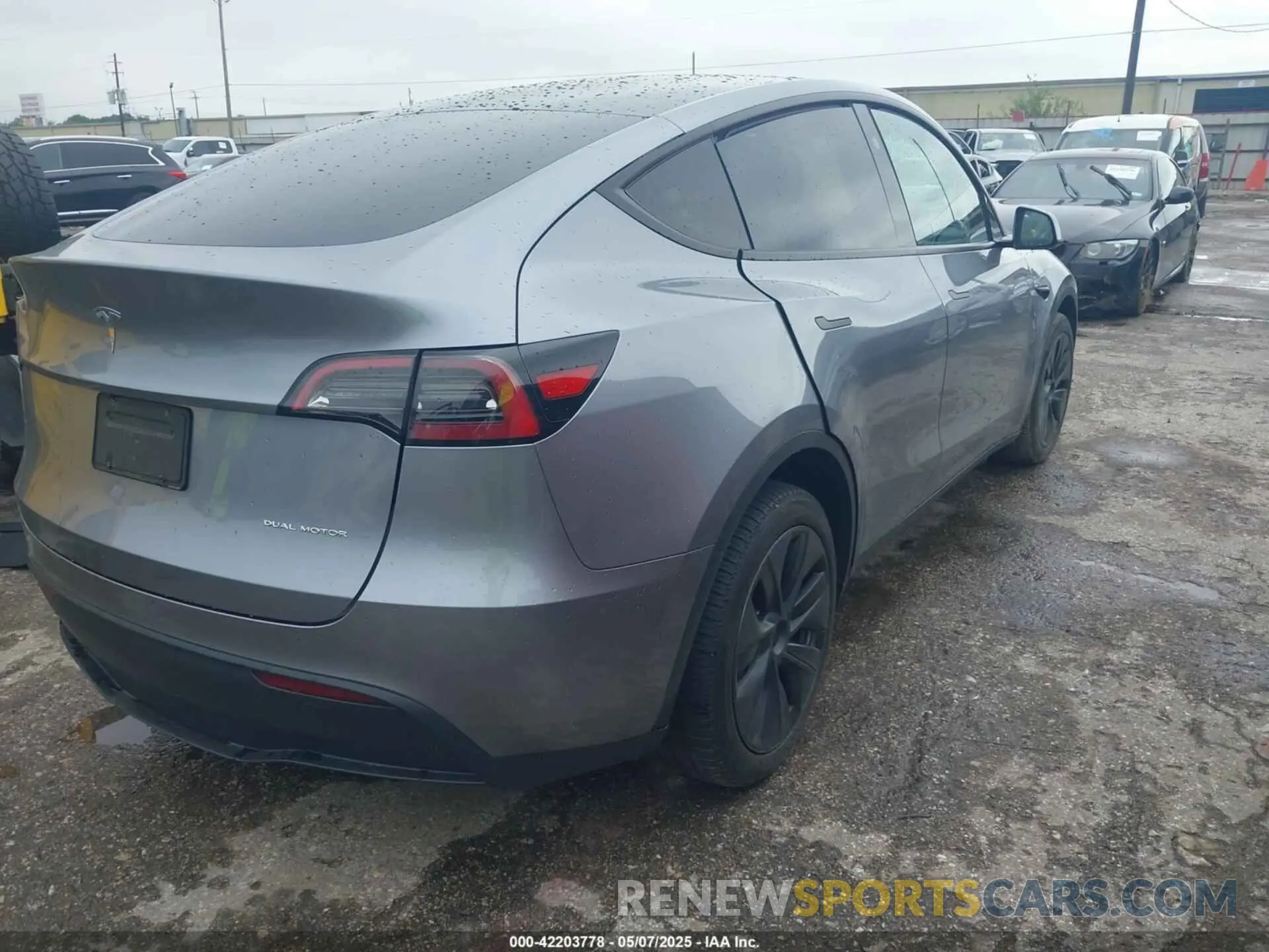 4 fotografías del automóvil dañado 7SAYGDEE5SA348729 TESLA MODEL Y 2025