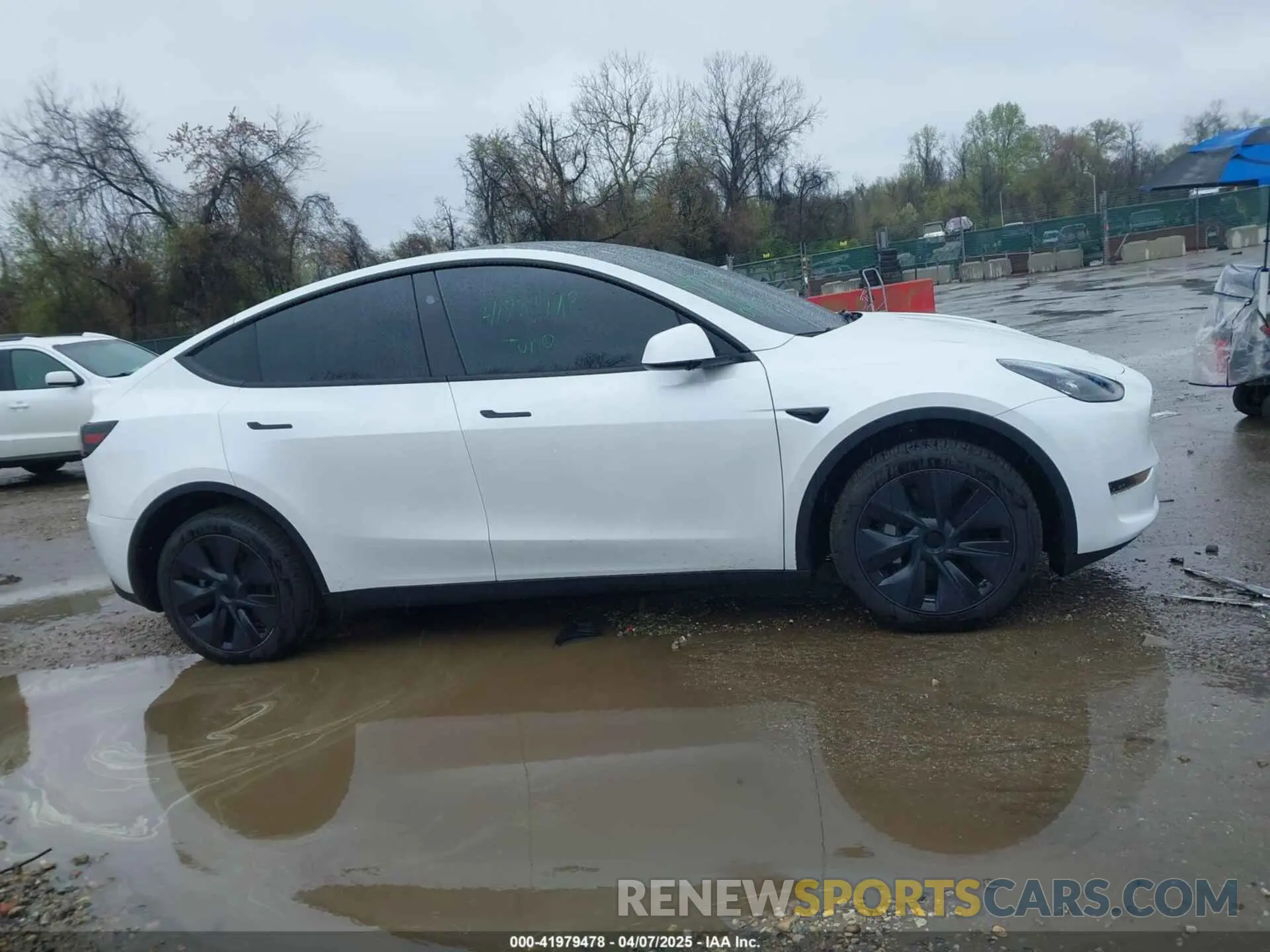 13 fotografías del automóvil dañado 7SAYGDEE5SA355888 TESLA MODEL Y 2025