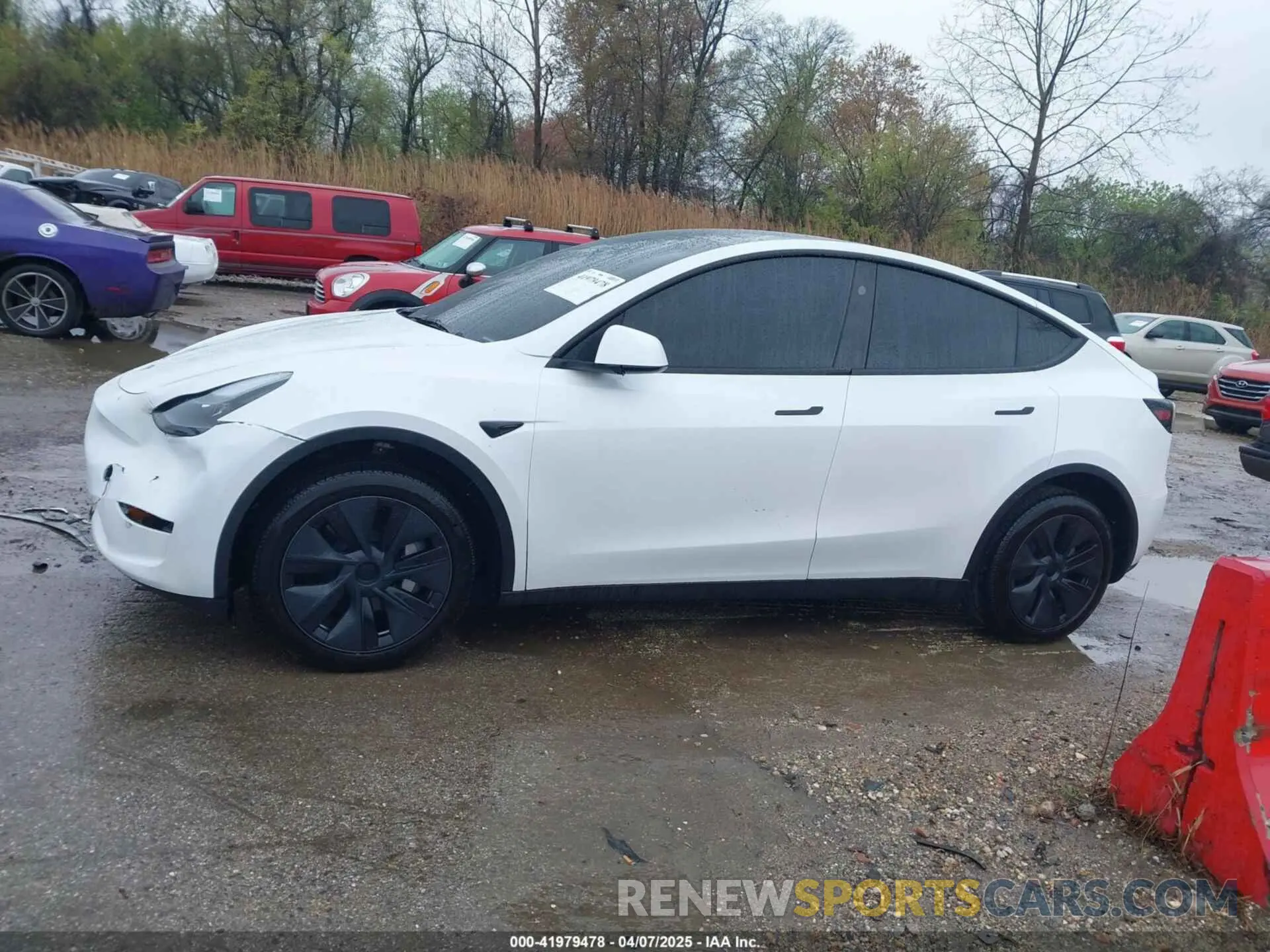 14 fotografías del automóvil dañado 7SAYGDEE5SA355888 TESLA MODEL Y 2025