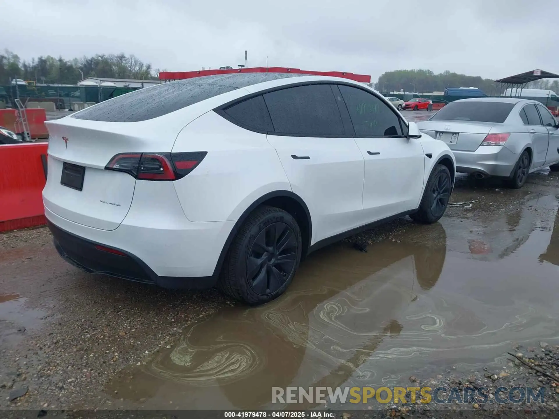 4 fotografías del automóvil dañado 7SAYGDEE5SA355888 TESLA MODEL Y 2025