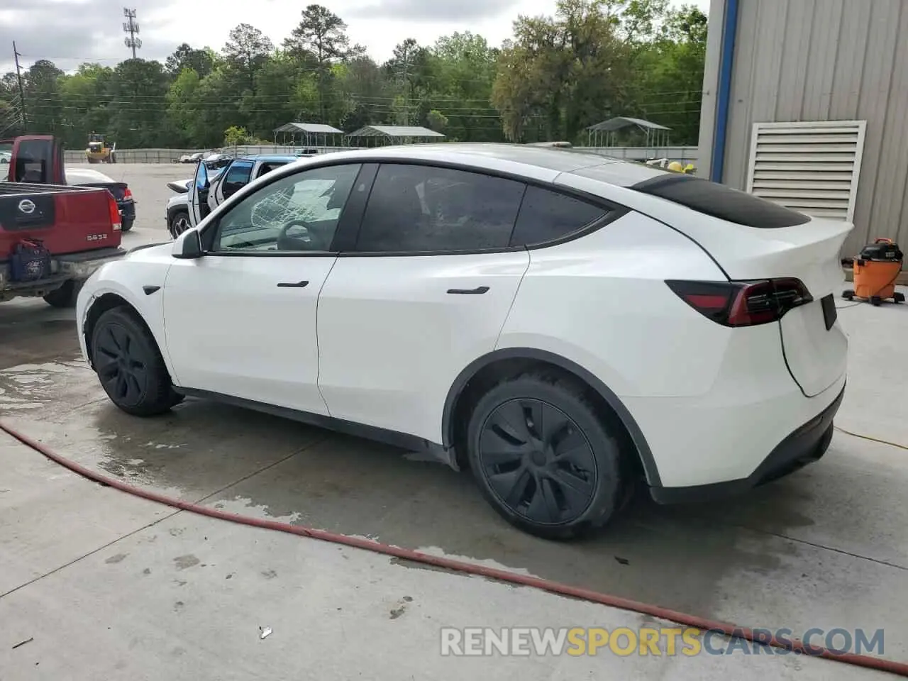 2 fotografías del automóvil dañado 7SAYGDEE6SA340655 TESLA MODEL Y 2025