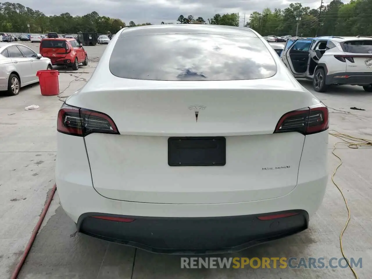 6 fotografías del automóvil dañado 7SAYGDEE6SA340655 TESLA MODEL Y 2025