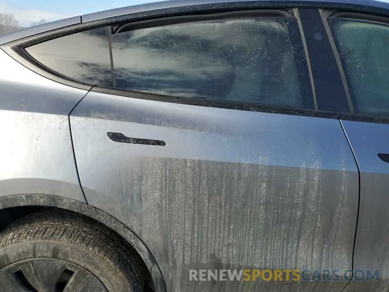 11 fotografías del automóvil dañado 7SAYGDEE7SA345606 TESLA MODEL Y 2025