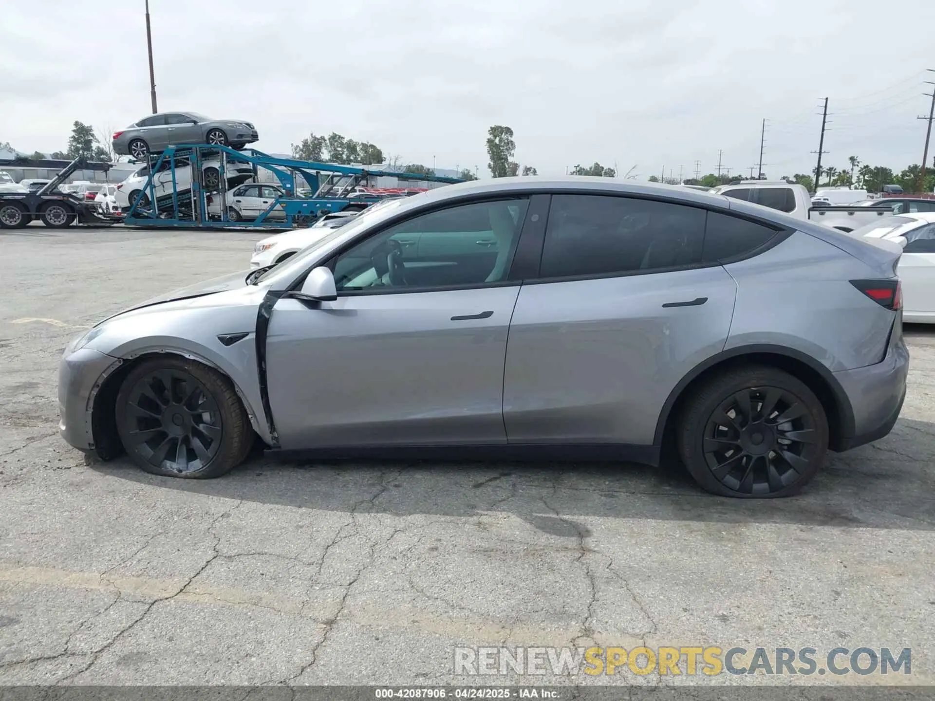 14 fotografías del automóvil dañado 7SAYGDEE7SF247212 TESLA MODEL Y 2025