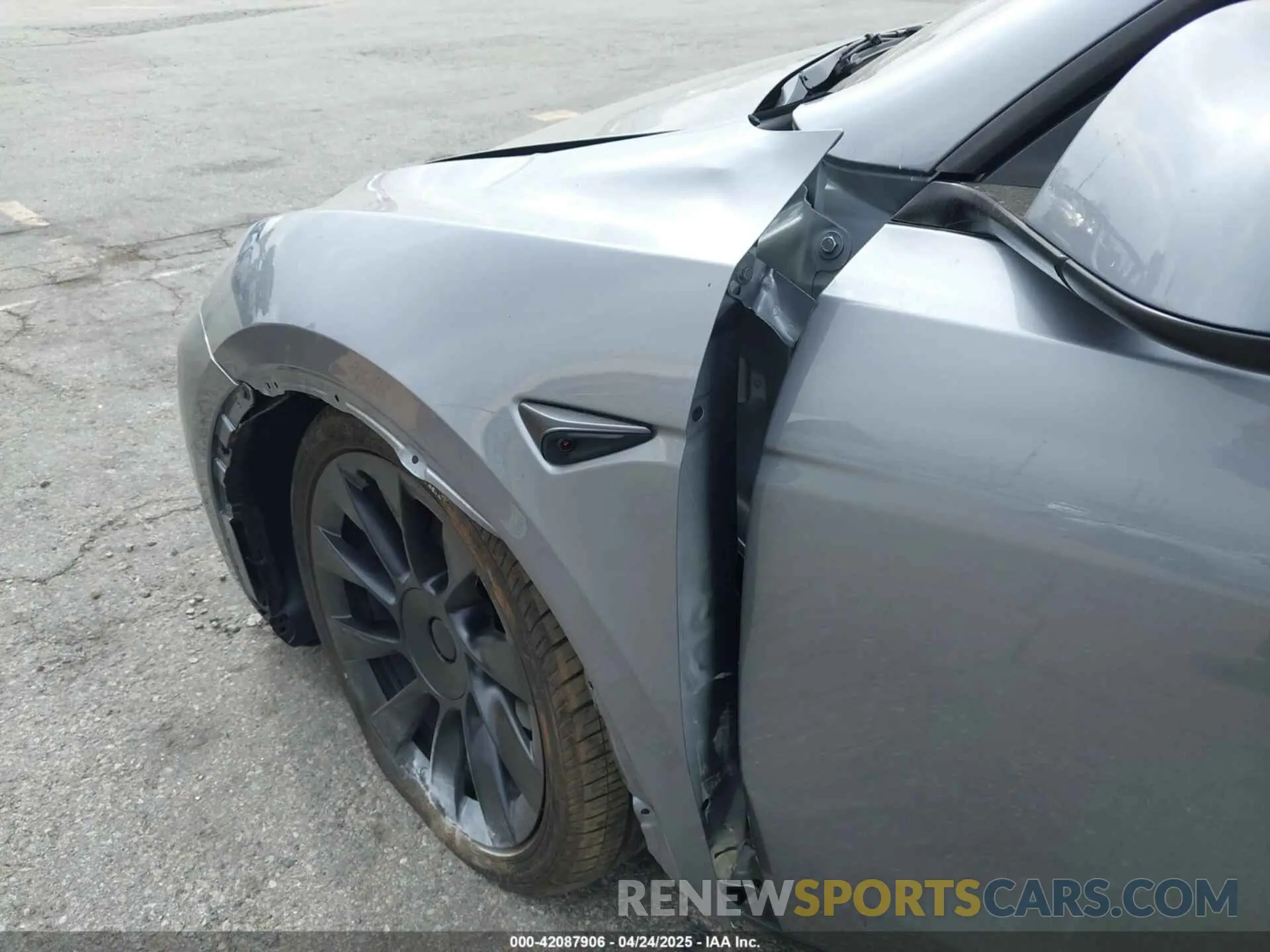 19 fotografías del automóvil dañado 7SAYGDEE7SF247212 TESLA MODEL Y 2025