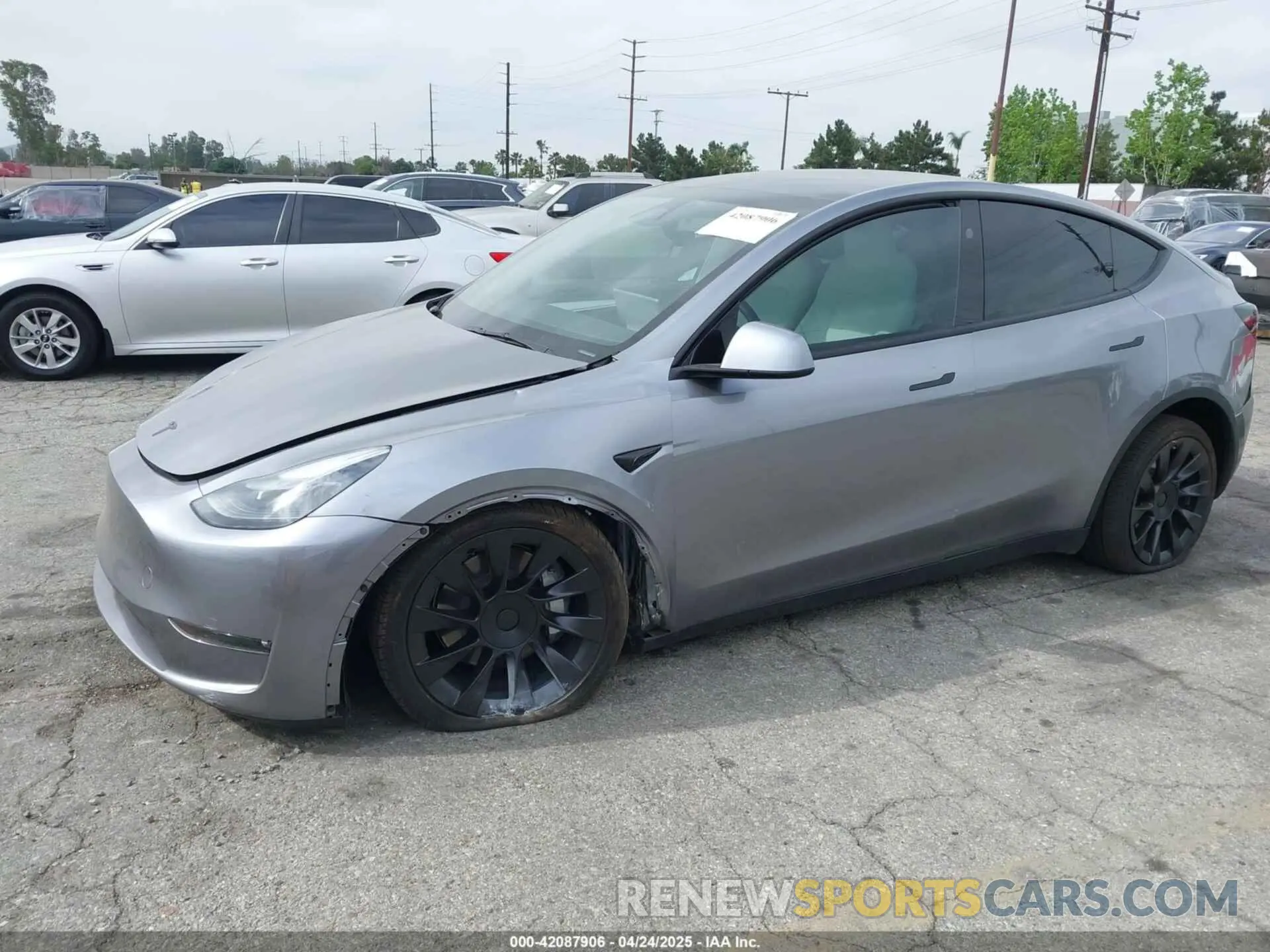 2 fotografías del automóvil dañado 7SAYGDEE7SF247212 TESLA MODEL Y 2025