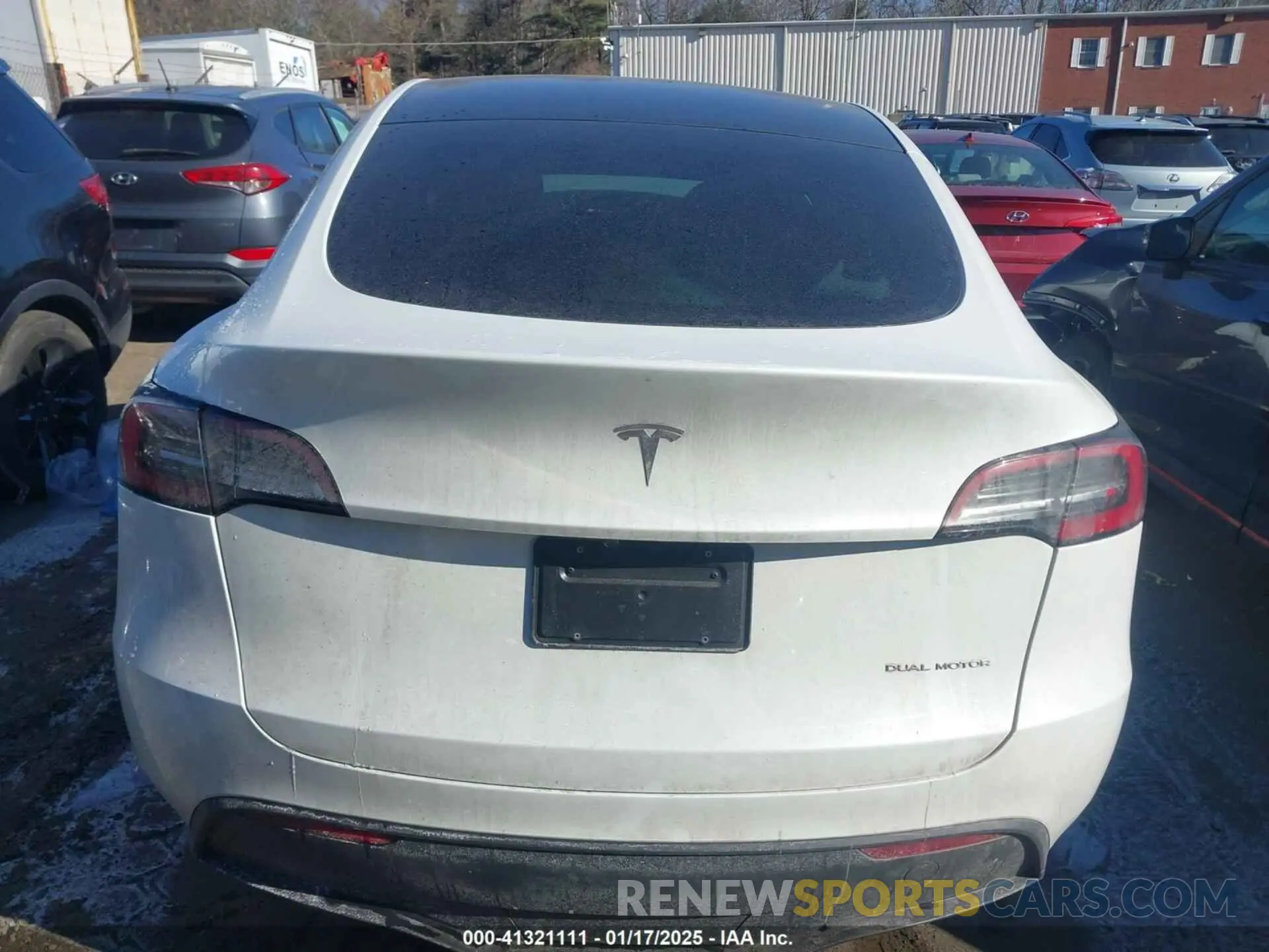 15 fotografías del automóvil dañado 7SAYGDEE8SA348210 TESLA MODEL Y 2025