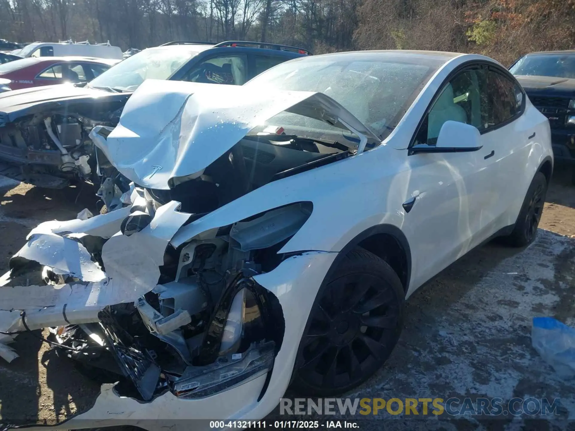 2 fotografías del automóvil dañado 7SAYGDEE8SA348210 TESLA MODEL Y 2025