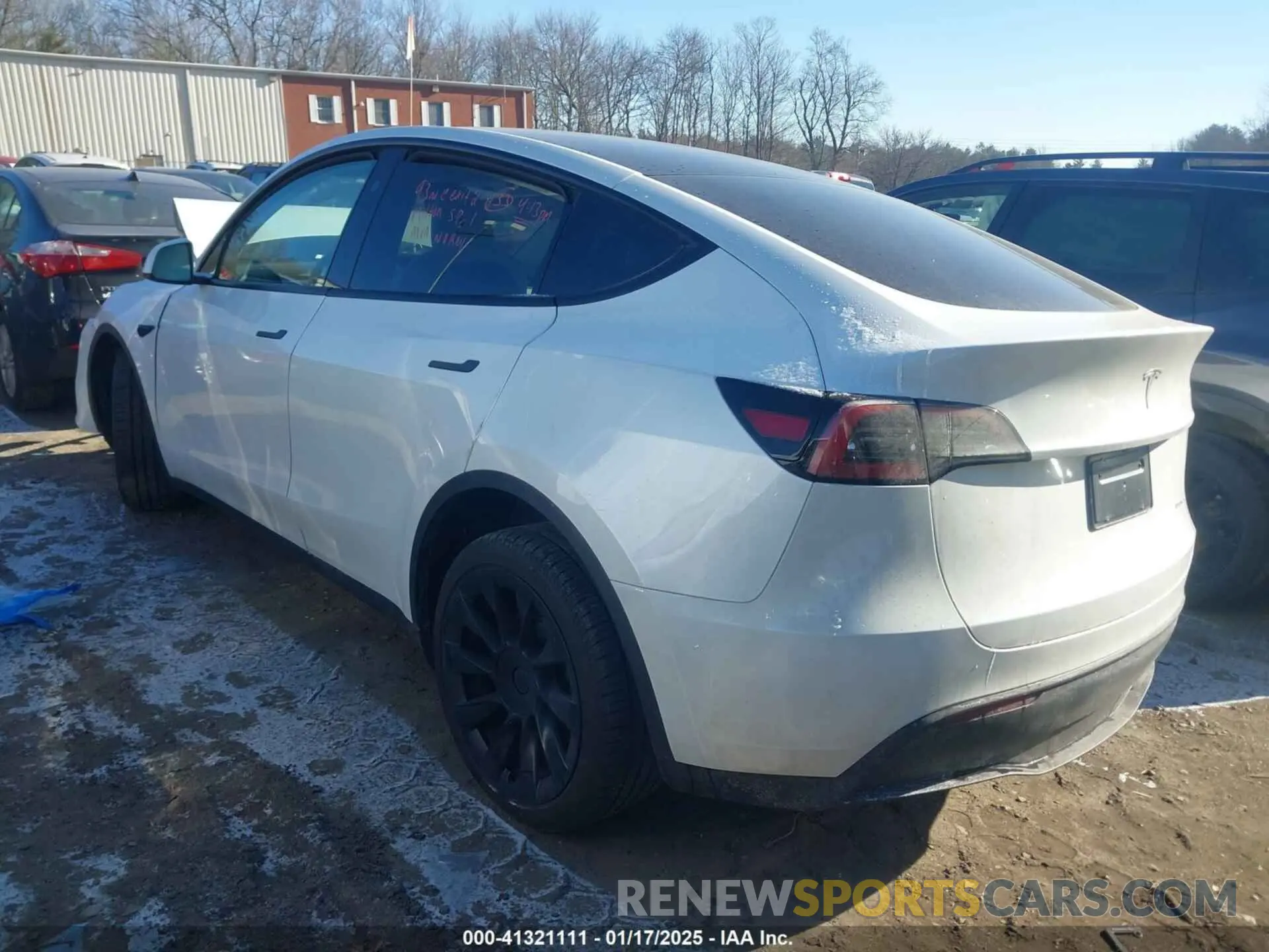 3 fotografías del automóvil dañado 7SAYGDEE8SA348210 TESLA MODEL Y 2025